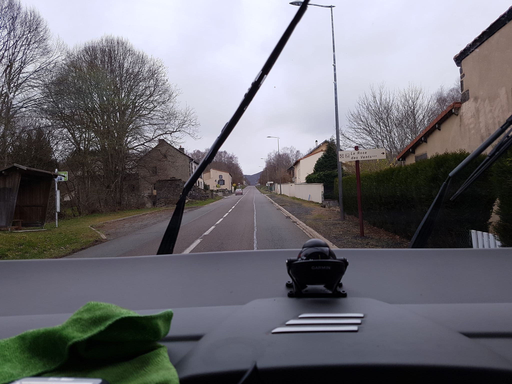 Street view near Hôtel Restaurant la Rose des Vents, Volvic — © bernardvoyageur (CC BY-SA · Mapillary)