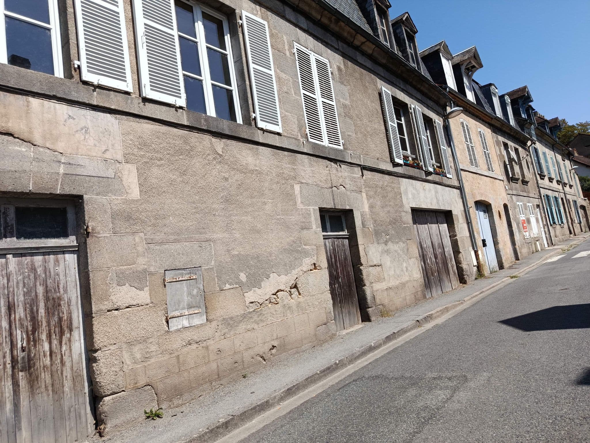 Street view near L'Albuconis 3, Aubusson — © kritic (CC BY-SA · Mapillary)
