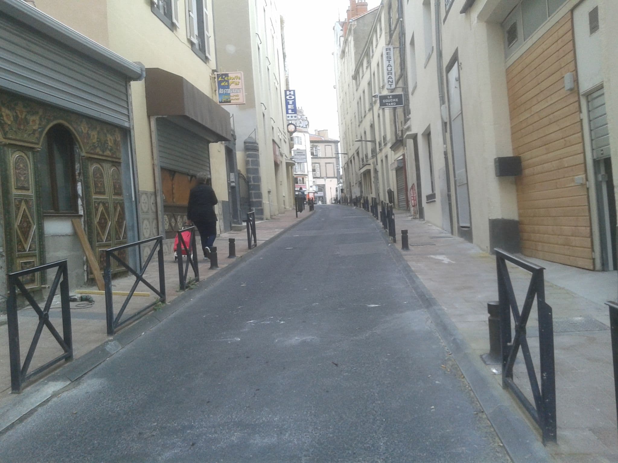 Street view near Volcanhotel, Clermont-Ferrand — © pmz (CC BY-SA · Mapillary)
