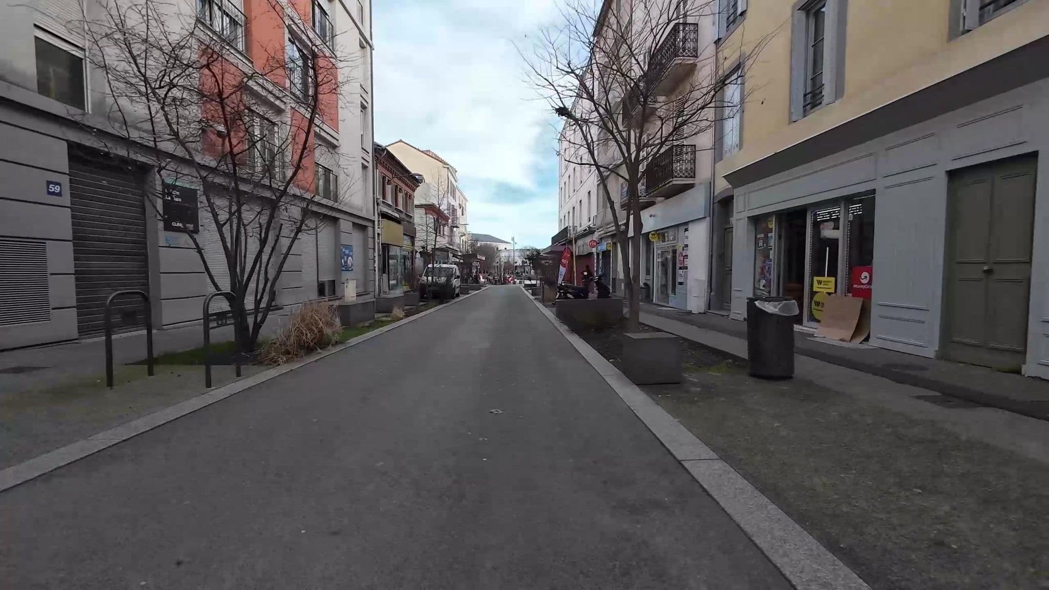 Street view near Hôtel de la Gare, Clermont-Ferrand — © user-3965077544 (CC BY-SA · Mapillary)