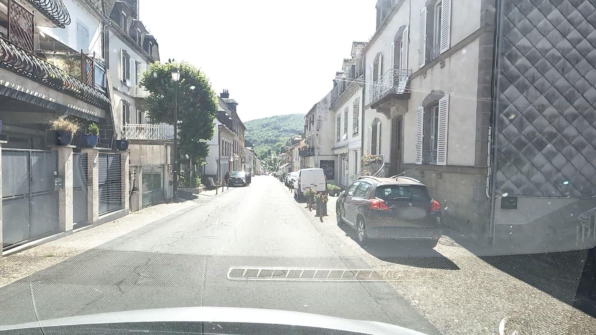Street view near Auberge Des Trois Rivieres, Condat — © vinisa (CC BY-SA · Mapillary)
