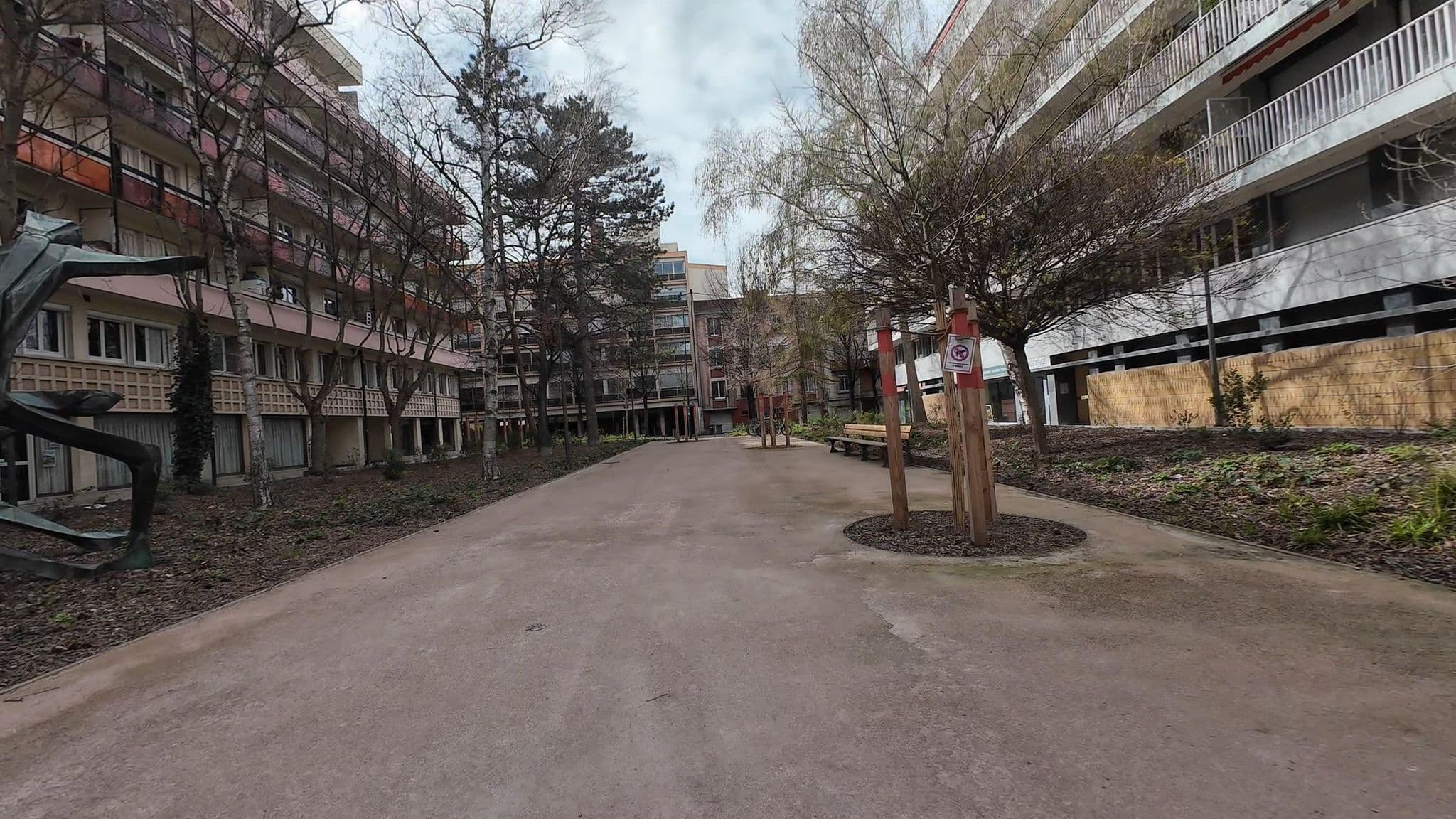 Street view near Home Dôme, Chamalières — © user-3965077544 (CC BY-SA · Mapillary)