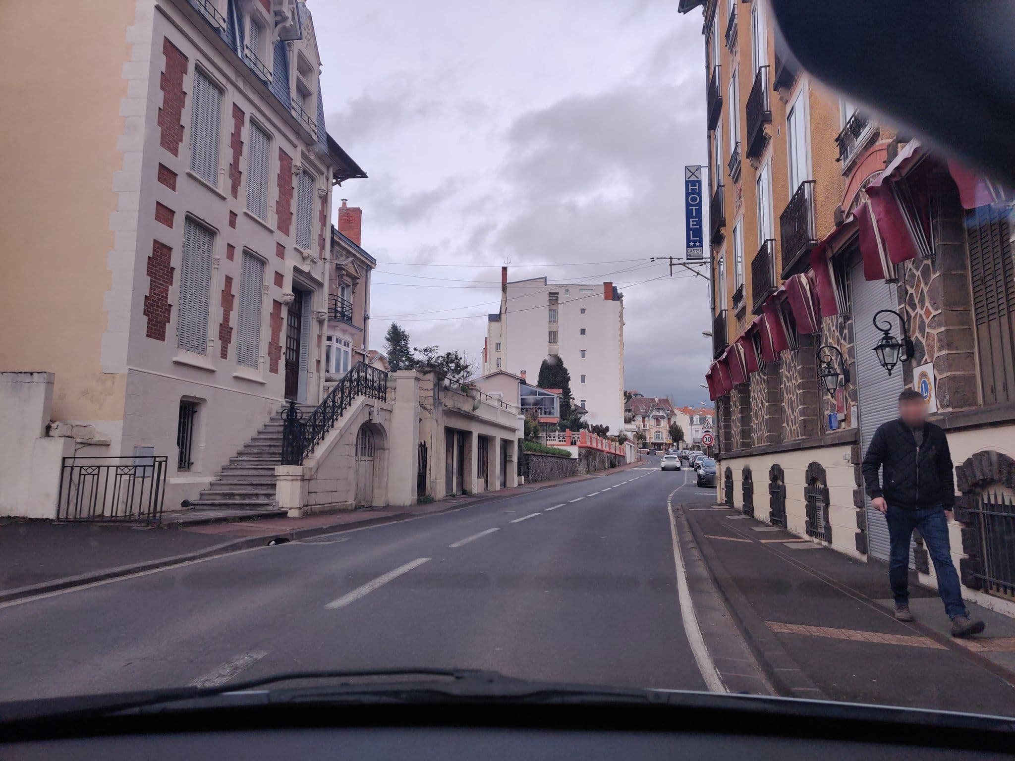 Street view near Castel Regina, Châtel-Guyon — © dereins (CC BY-SA · Mapillary)