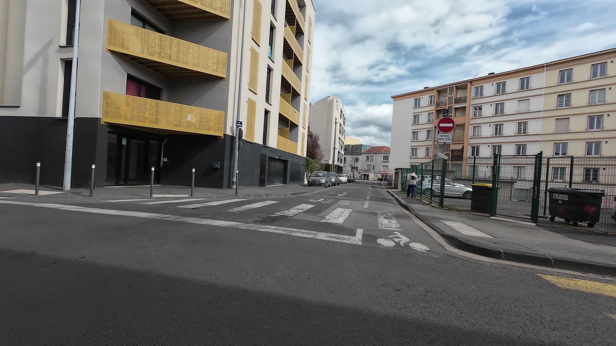 Street view near Hôtel le Floride 2, Clermont-Ferrand — © user-3965077544 (CC BY-SA · Mapillary)