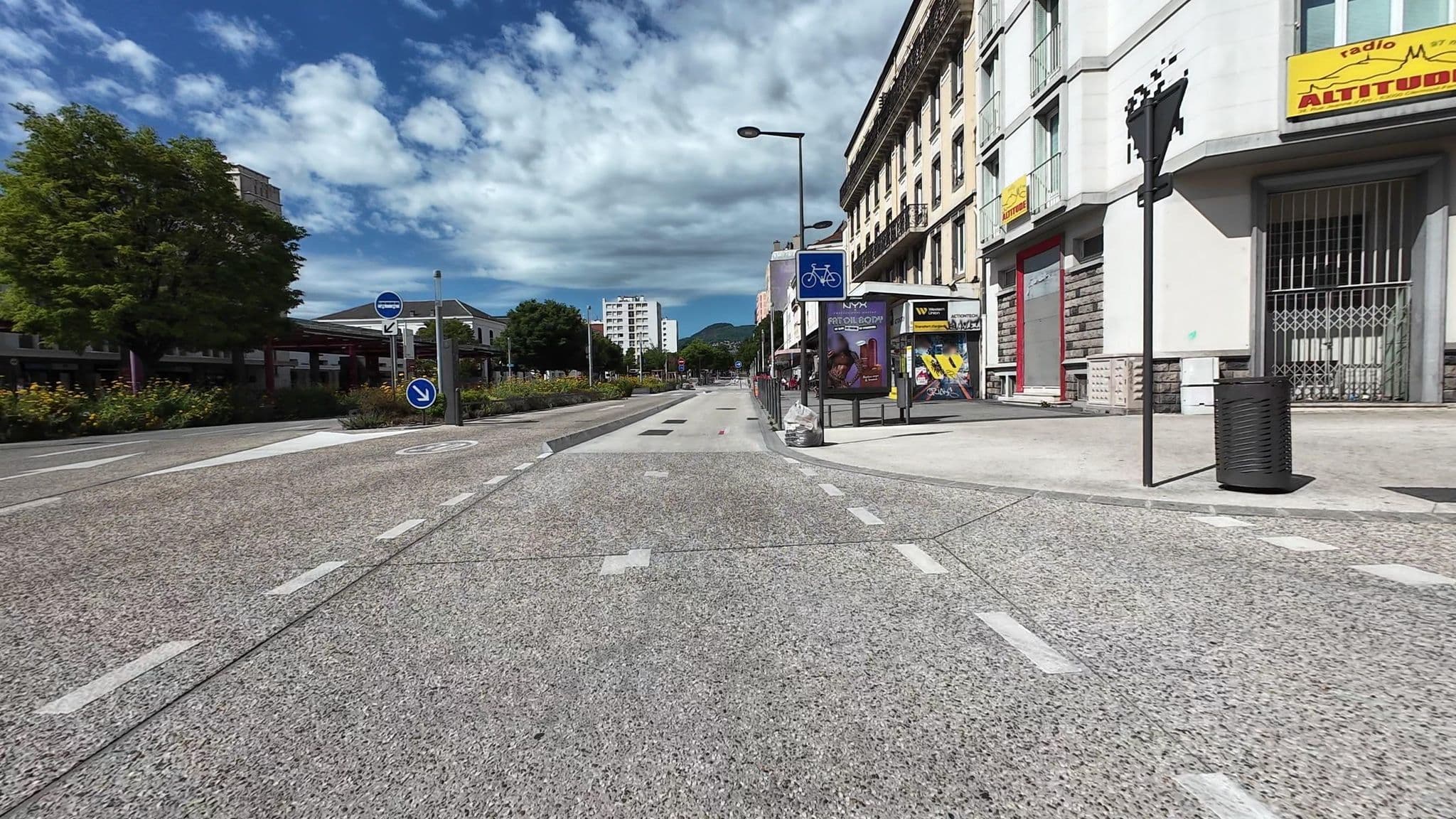 Street view near Le Petit Terminus, Clermont-Ferrand — © user-3965077544 (CC BY-SA · Mapillary)