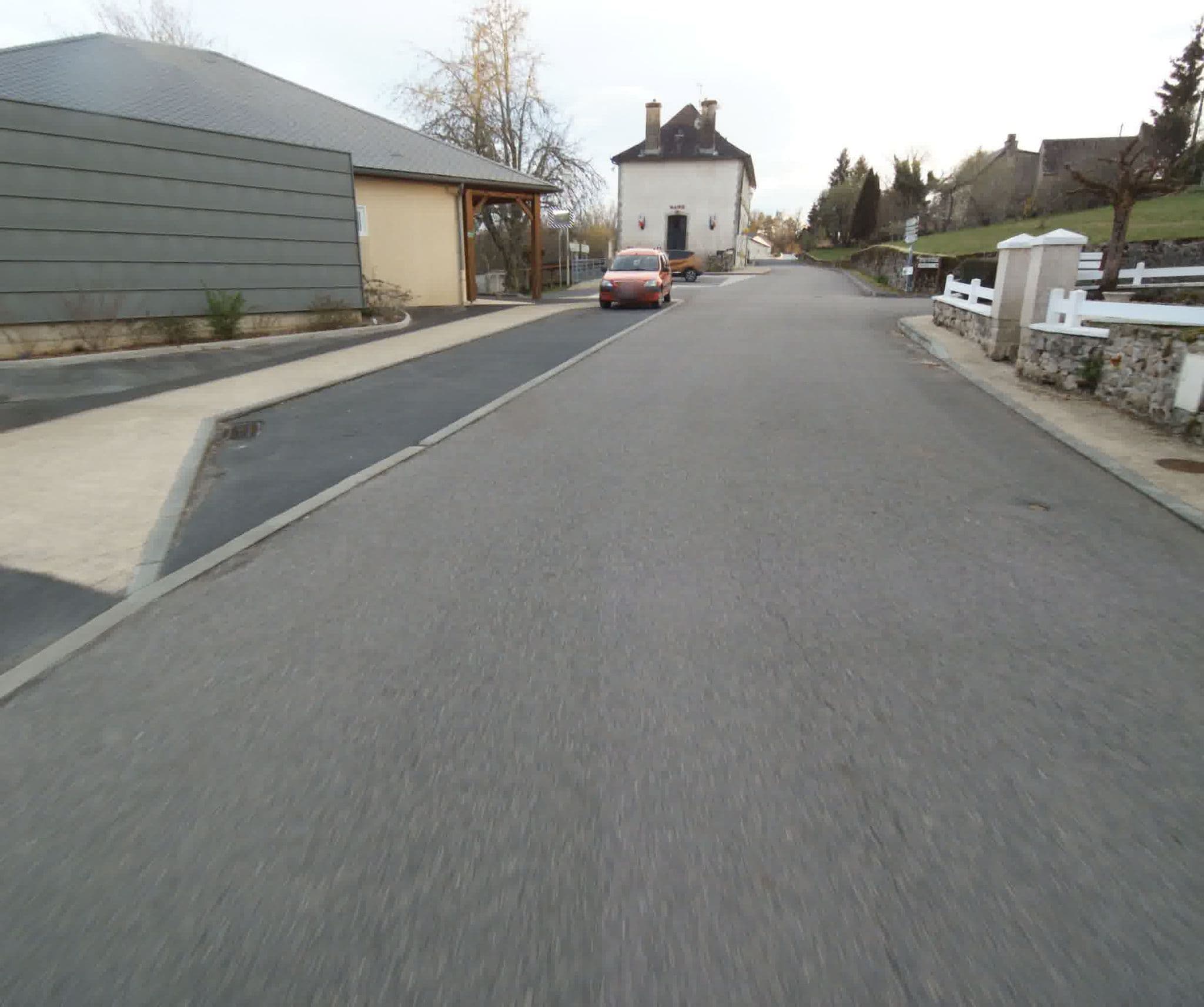 Street view near L'Orée des Bois, Laguenne — © sogefi (CC BY-SA · Mapillary)