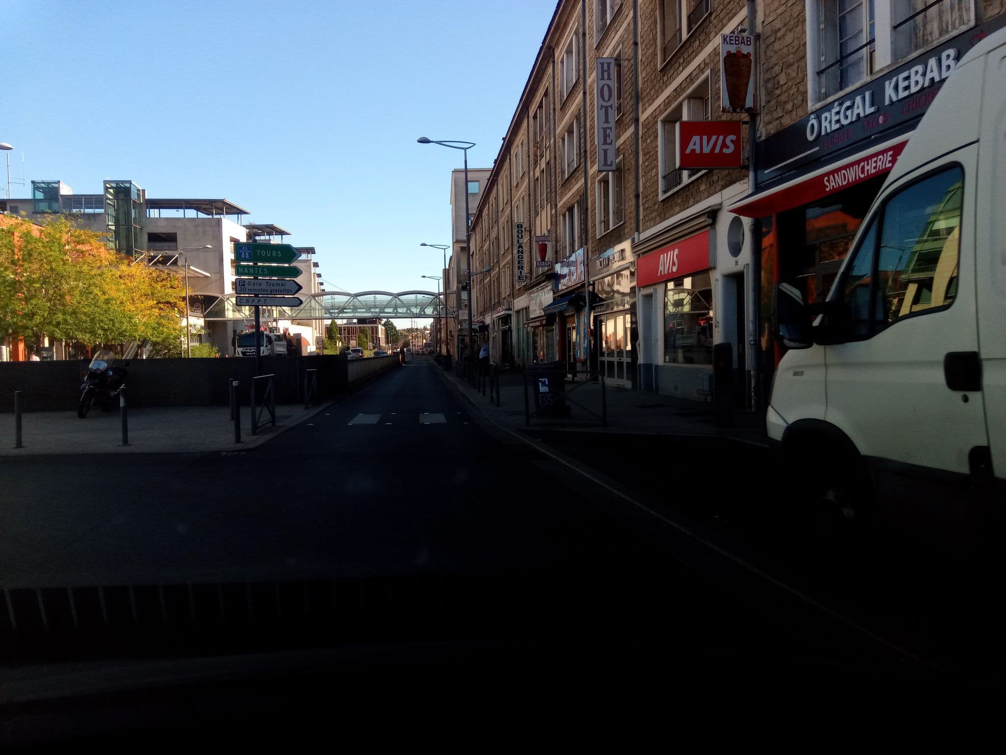 Street view near Pictav Hôtel, Poitiers — © victuallers (CC BY-SA · Mapillary)
