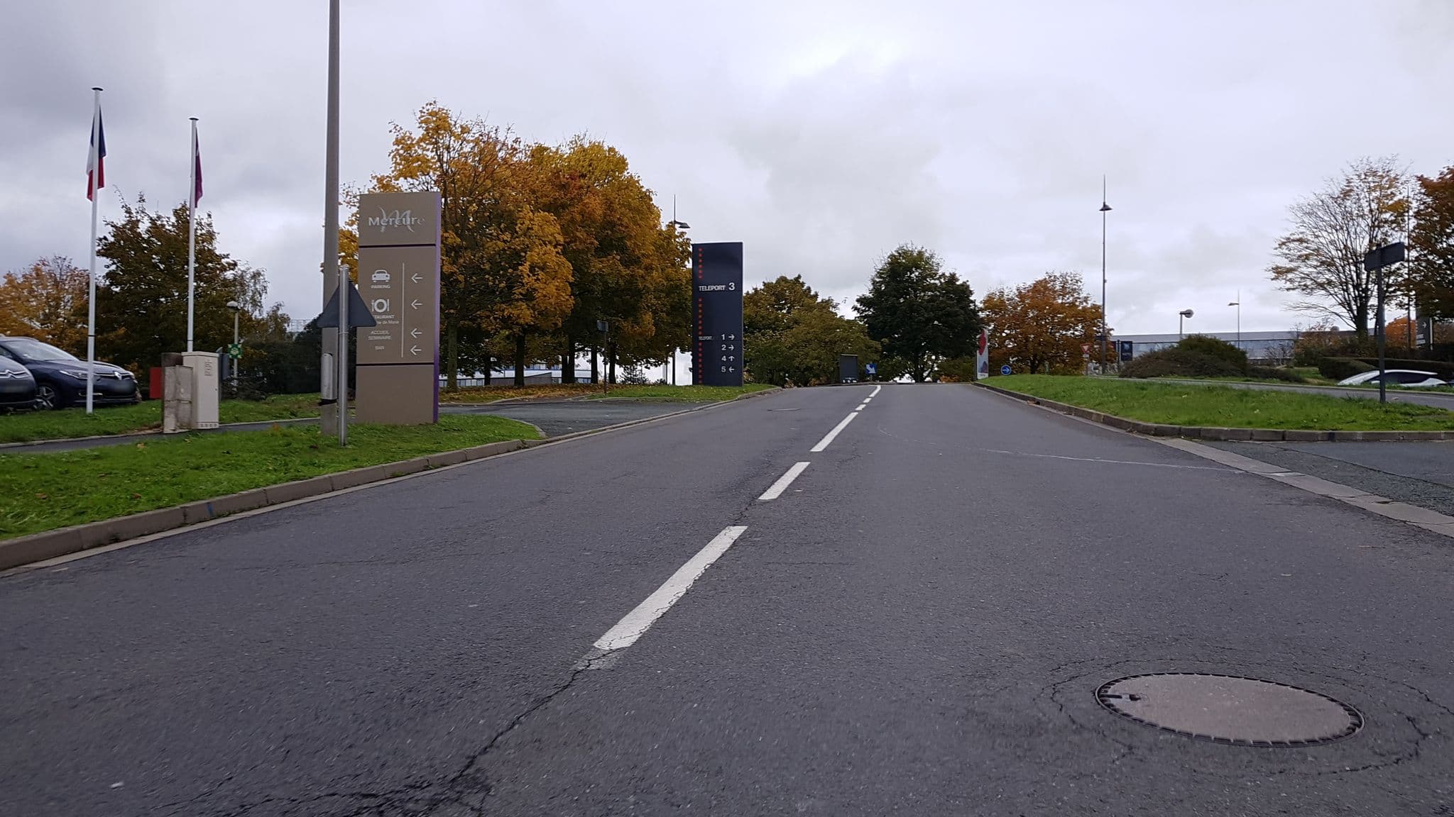 Street view near Mercure Futuroscope Aquatis Hotel Chasseneuil-du-Poitou, Jaunay-Clan — © dmaille (CC BY-SA · Mapillary)