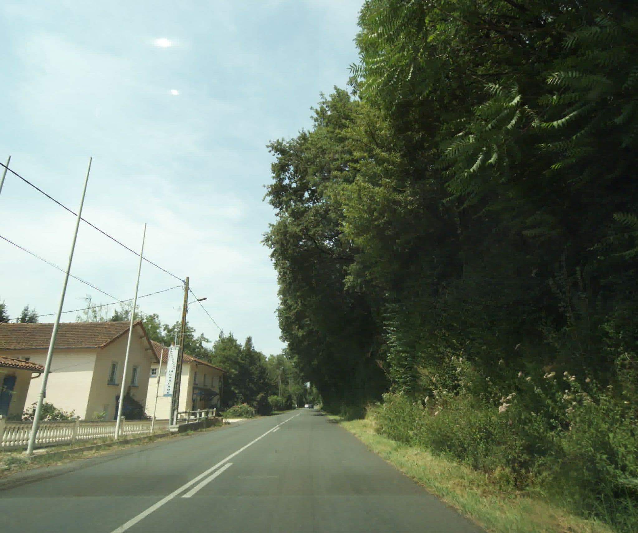 Street view near La Cascade Val de Vienne, Lussac-les-Châteaux — © sogefi (CC BY-SA · Mapillary)