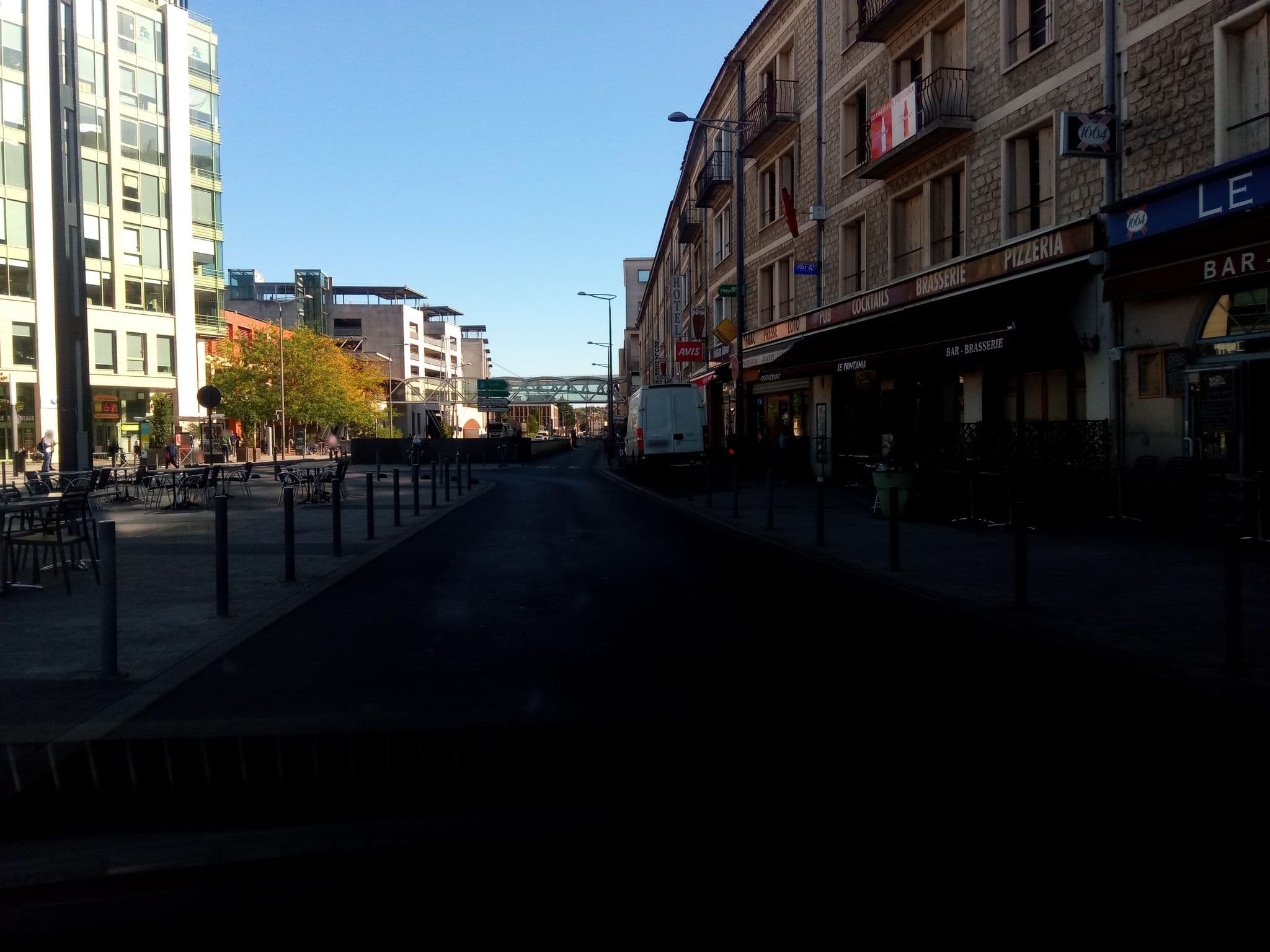 Street view near Hélios Hôtel, Poitiers — © victuallers (CC BY-SA · Mapillary)
