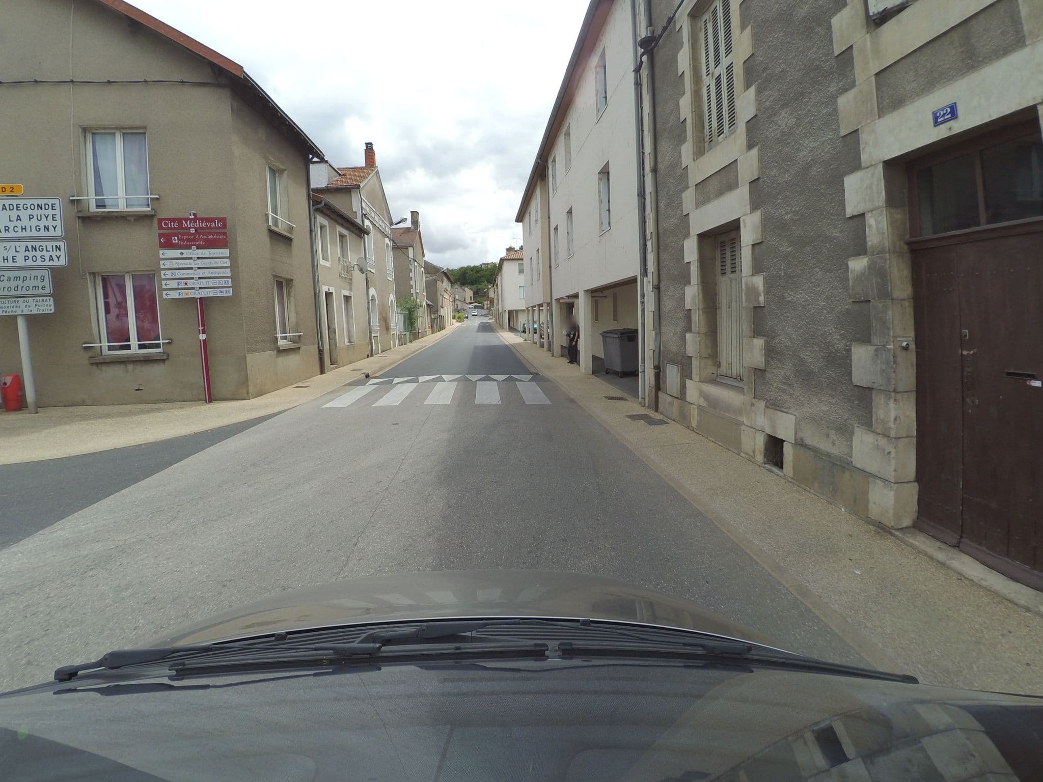 Street view near Centre des Essarts, Chauvigny — © stephanep (CC BY-SA · Mapillary)