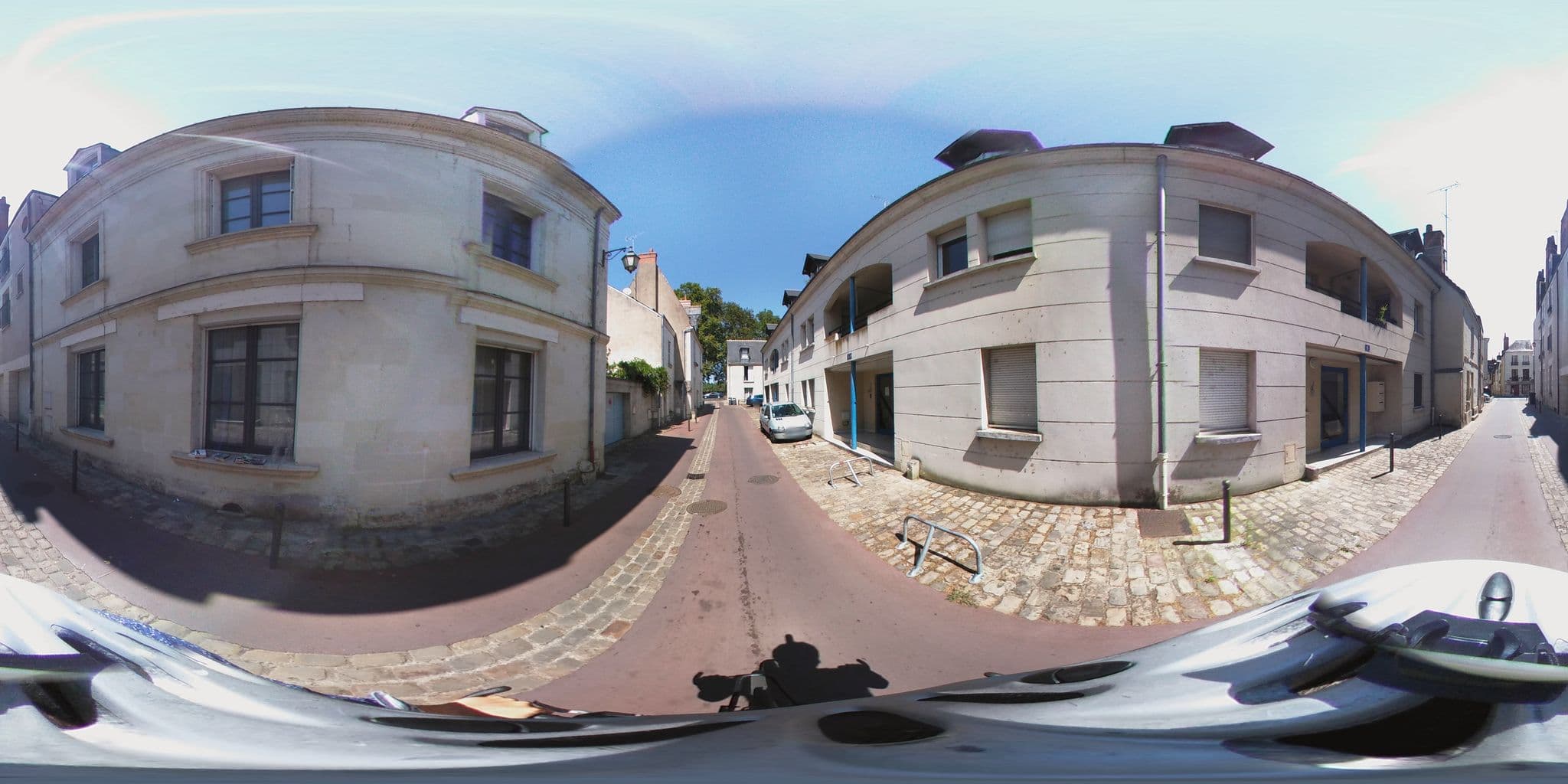 Street view near Auberges de Jeunesse, Tours — © estevan (CC BY-SA · Mapillary)