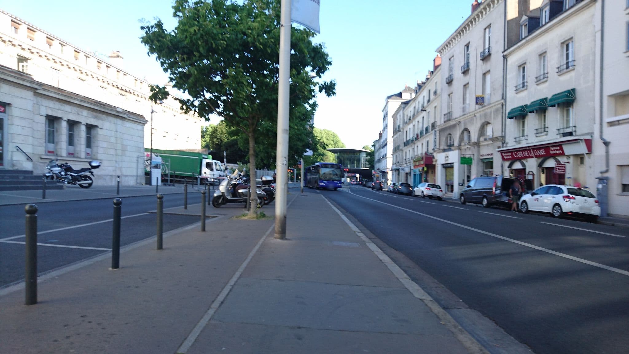 Street view near Holliday Inn Tours, Tours — © ljbouere (CC BY-SA · Mapillary)