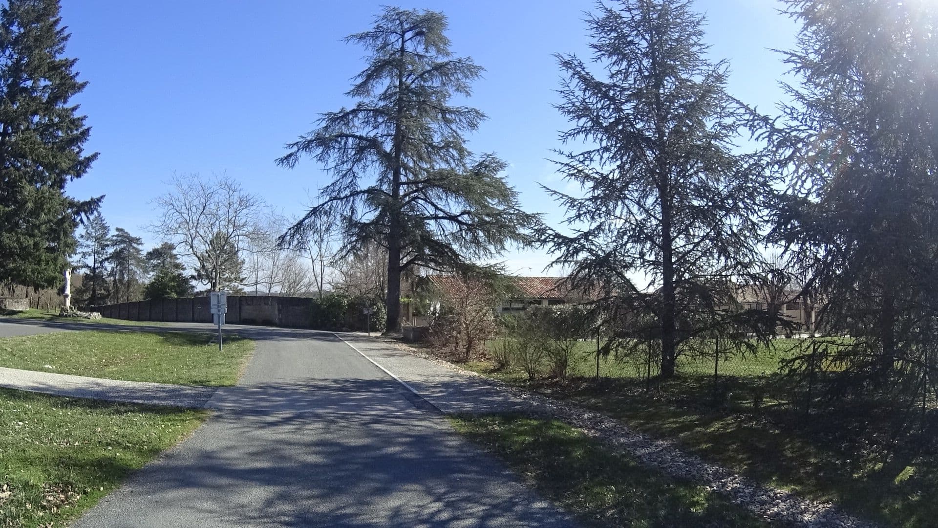 Street view near Hôtellerie de l'Abbaye, Saint-Aulaye — © vincentrando24 (CC BY-SA · Mapillary)
