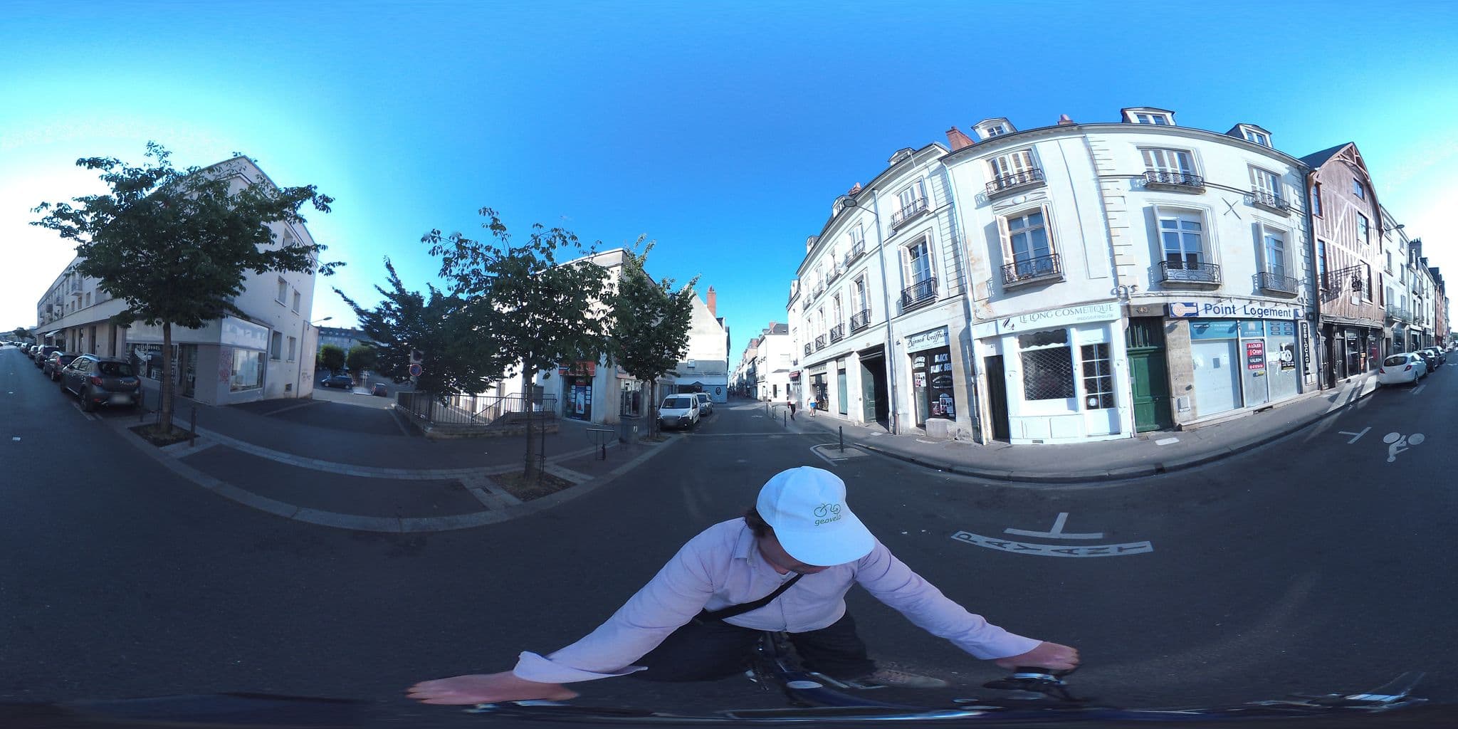 Street view near Selectour - Rayssac Voyages, Tours — © geovelo (CC BY-SA · Mapillary)