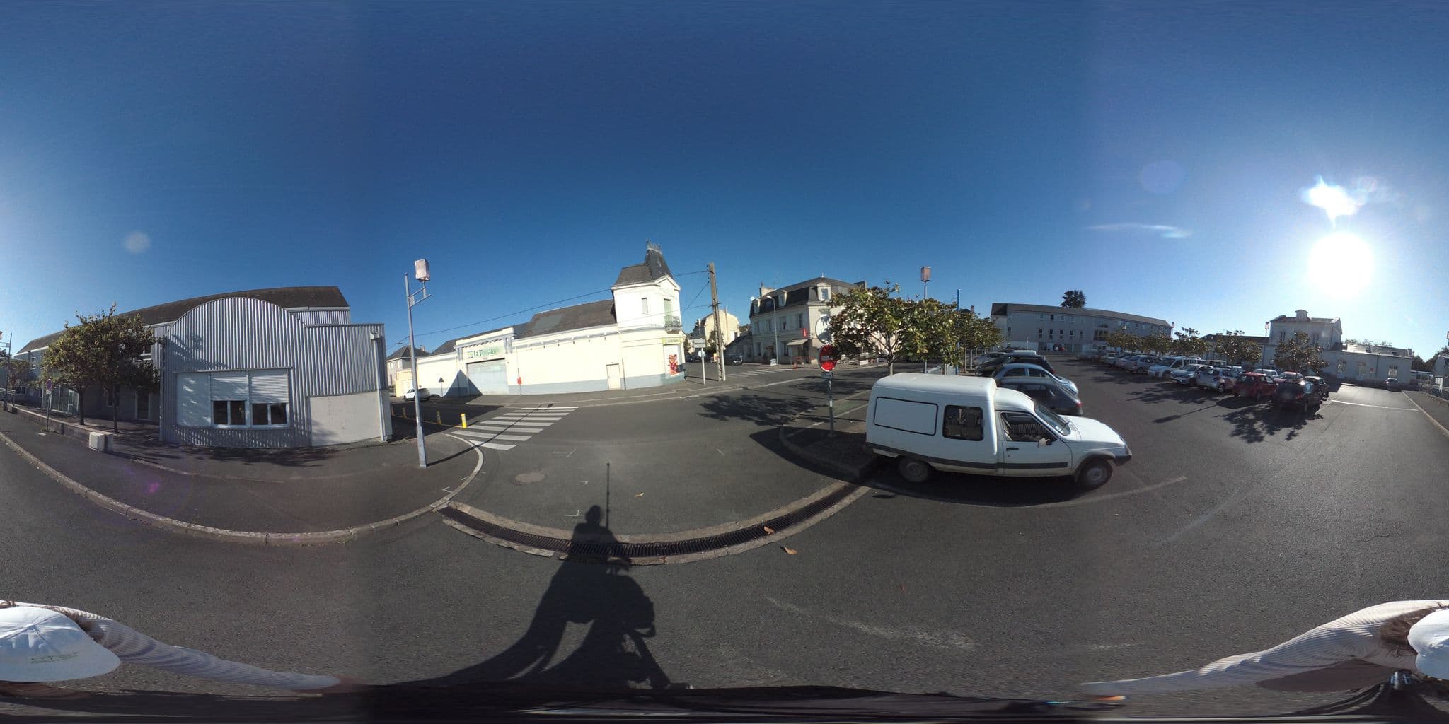 Street view near Café Gar Hôtel, Chinon — © geovelo (CC BY-SA · Mapillary)