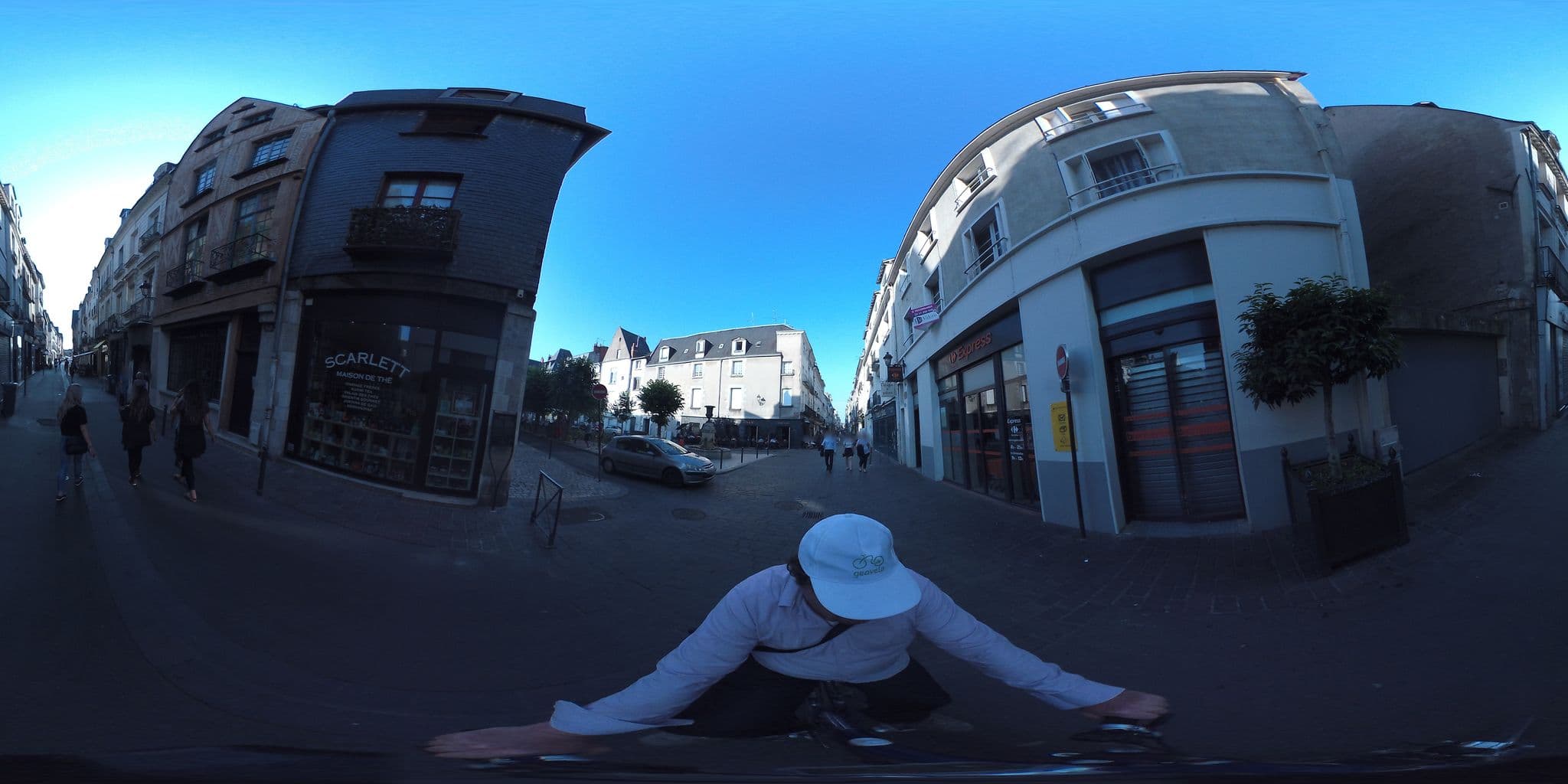 Street view near Hôtel le Colbert, Tours — © geovelo (CC BY-SA · Mapillary)