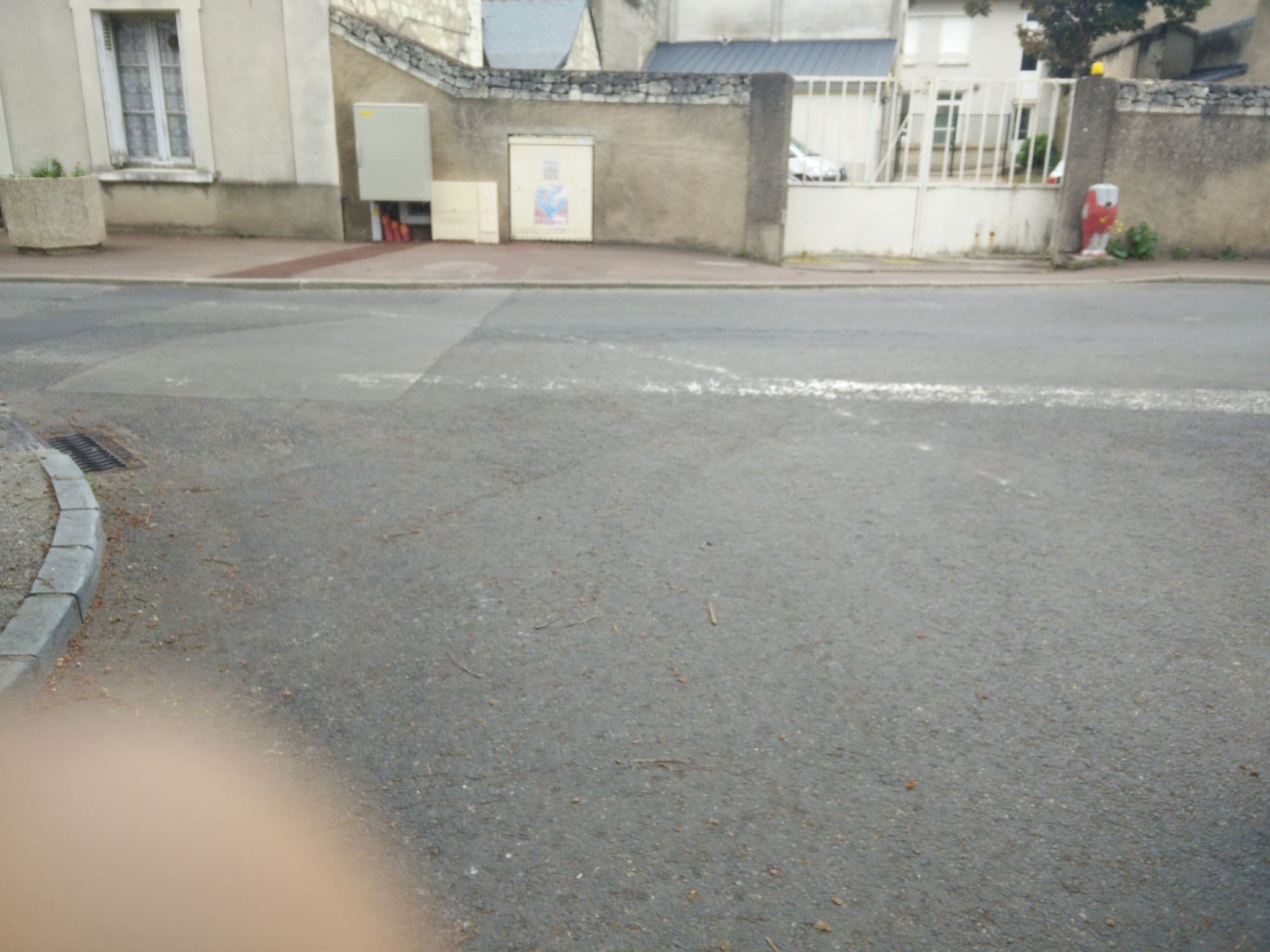Street view near Hôtel Saint Jacques, Chinon — © bernardvoyageur (CC BY-SA · Mapillary)