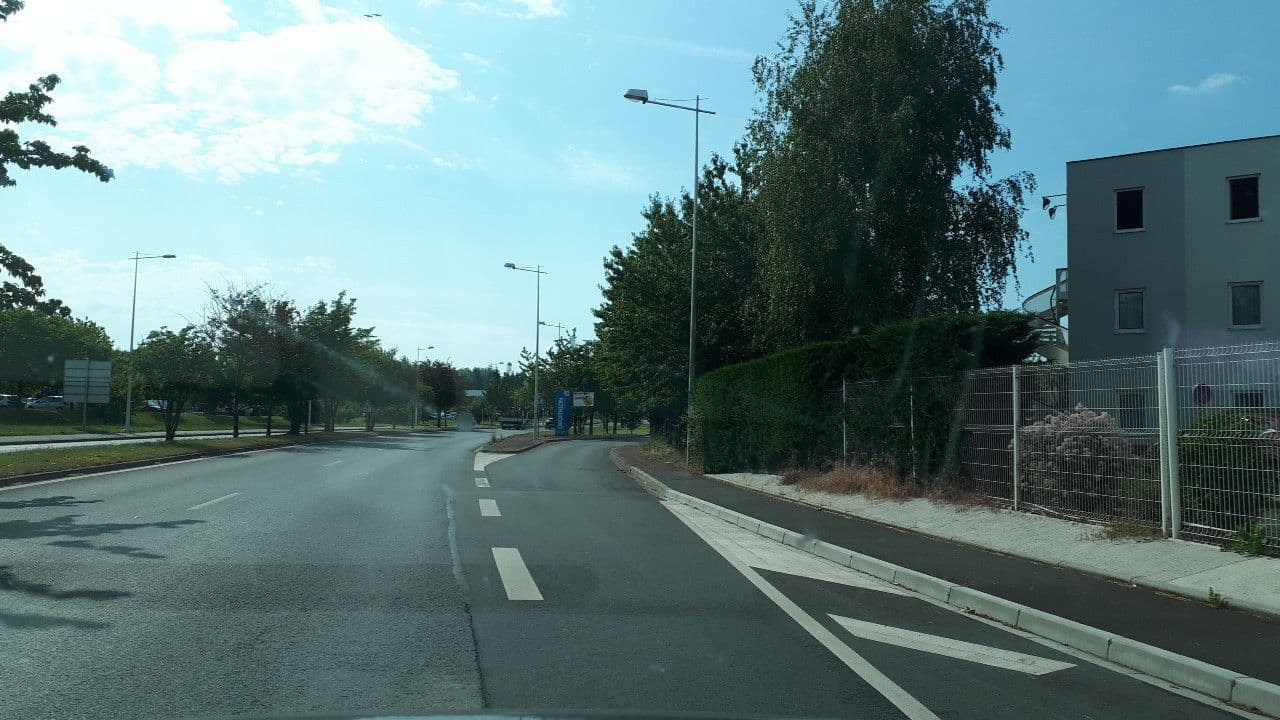 Street view near B&B HOTEL, Parçay-Meslay — © lluc (CC BY-SA · Mapillary)