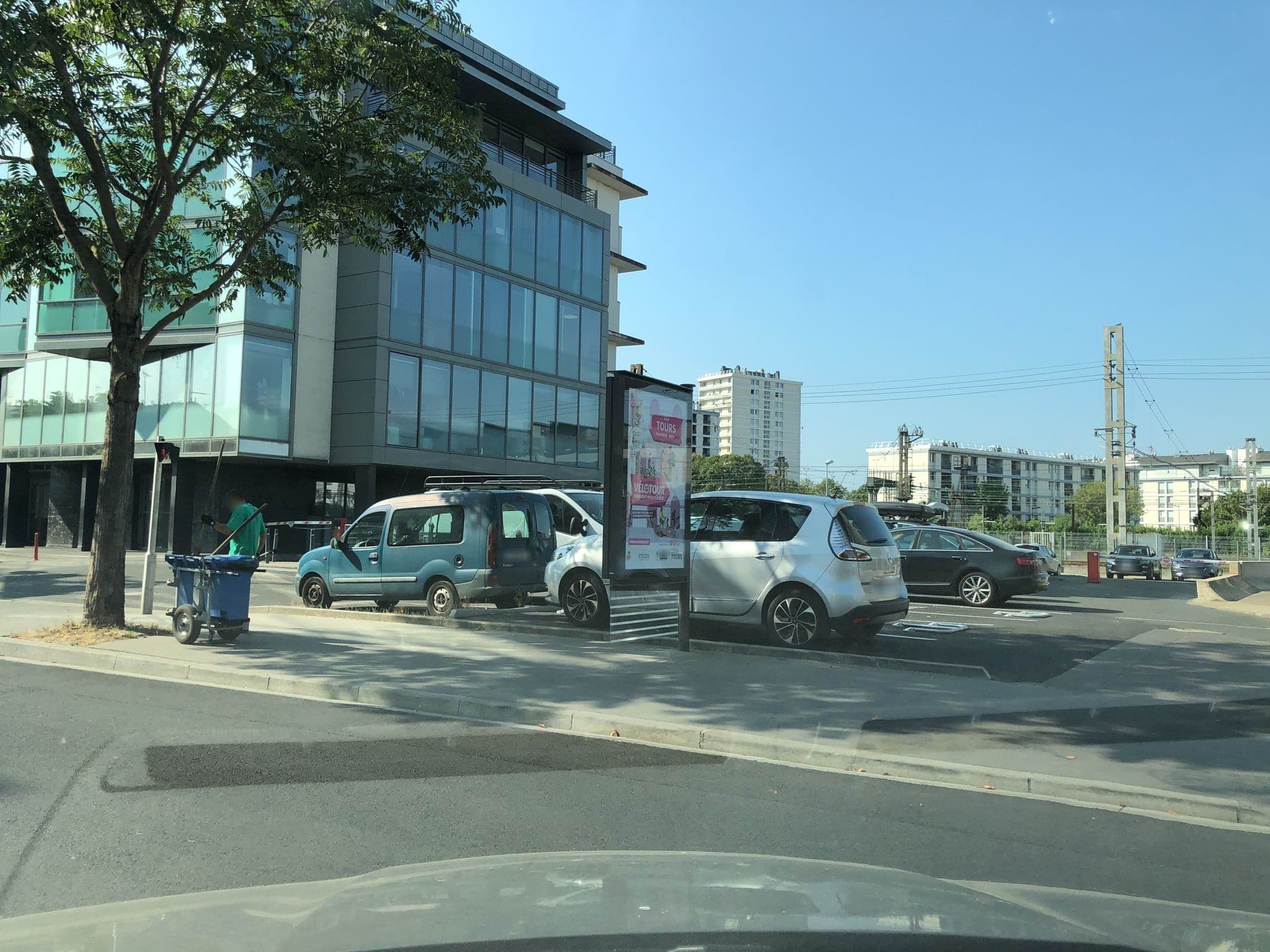 Street view near Aparthotel Tours, Tours — © cyrille37 (CC BY-SA · Mapillary)