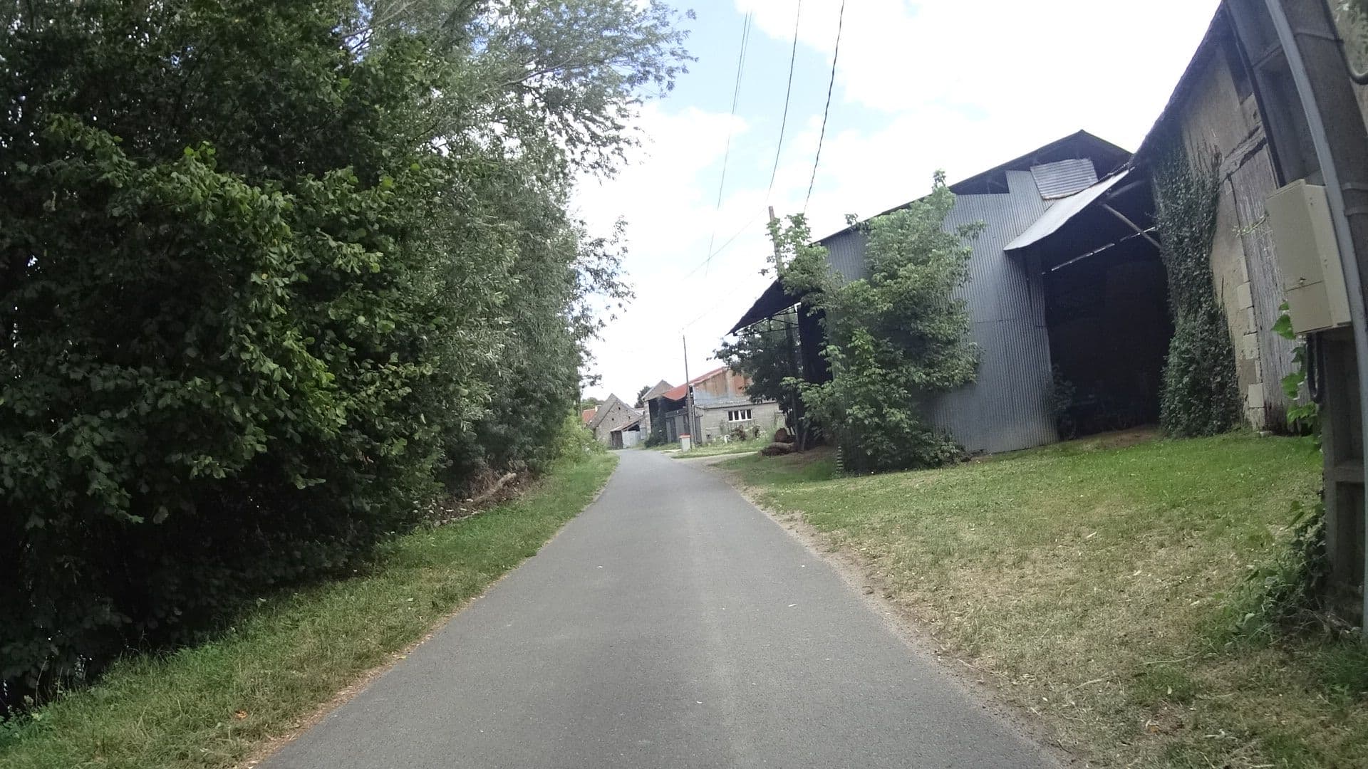 Street view near Chambres d'hôtes la Grange, Savonnières — © ramap (CC BY-SA · Mapillary)