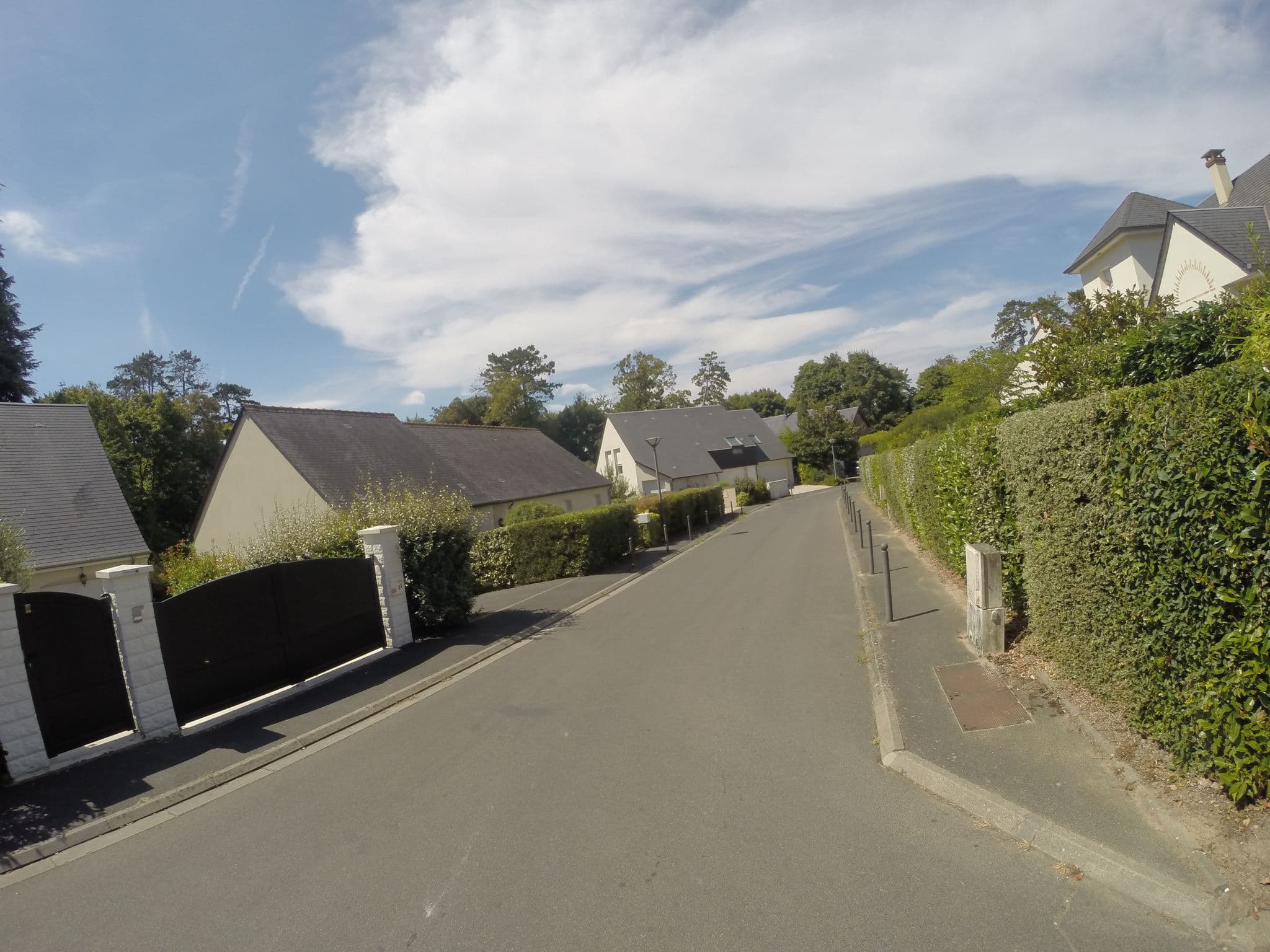 Street view near Residence le Bois de la Reine, Tours — © bibiduchili (CC BY-SA · Mapillary)