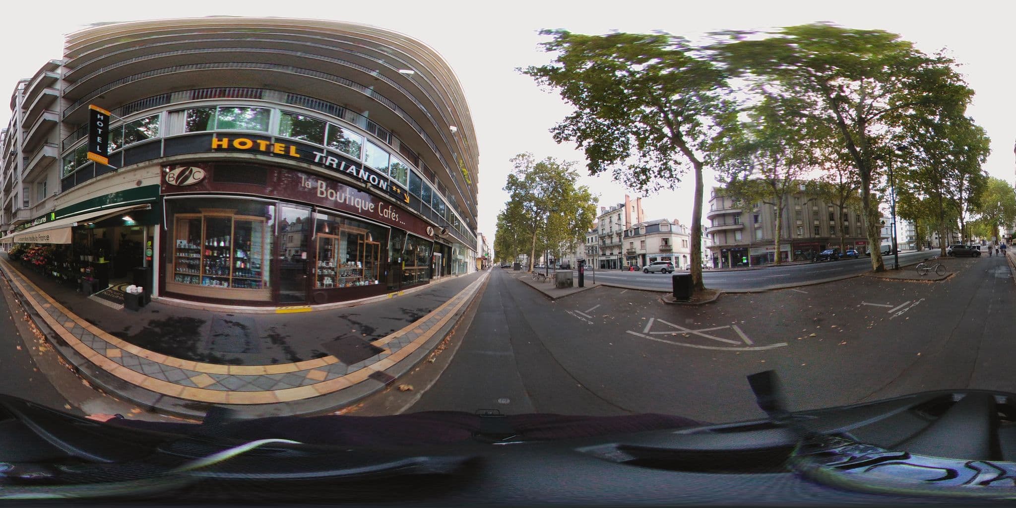 Street view near Hotel Trianon, Tours — © monsieur_a (CC BY-SA · Mapillary)