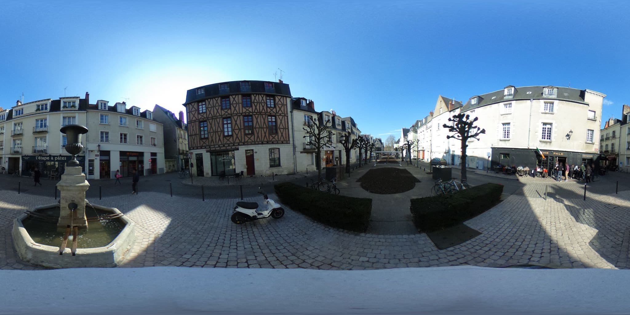 Street view near L'essentiel, Tours — © cyrille37 (CC BY-SA · Mapillary)