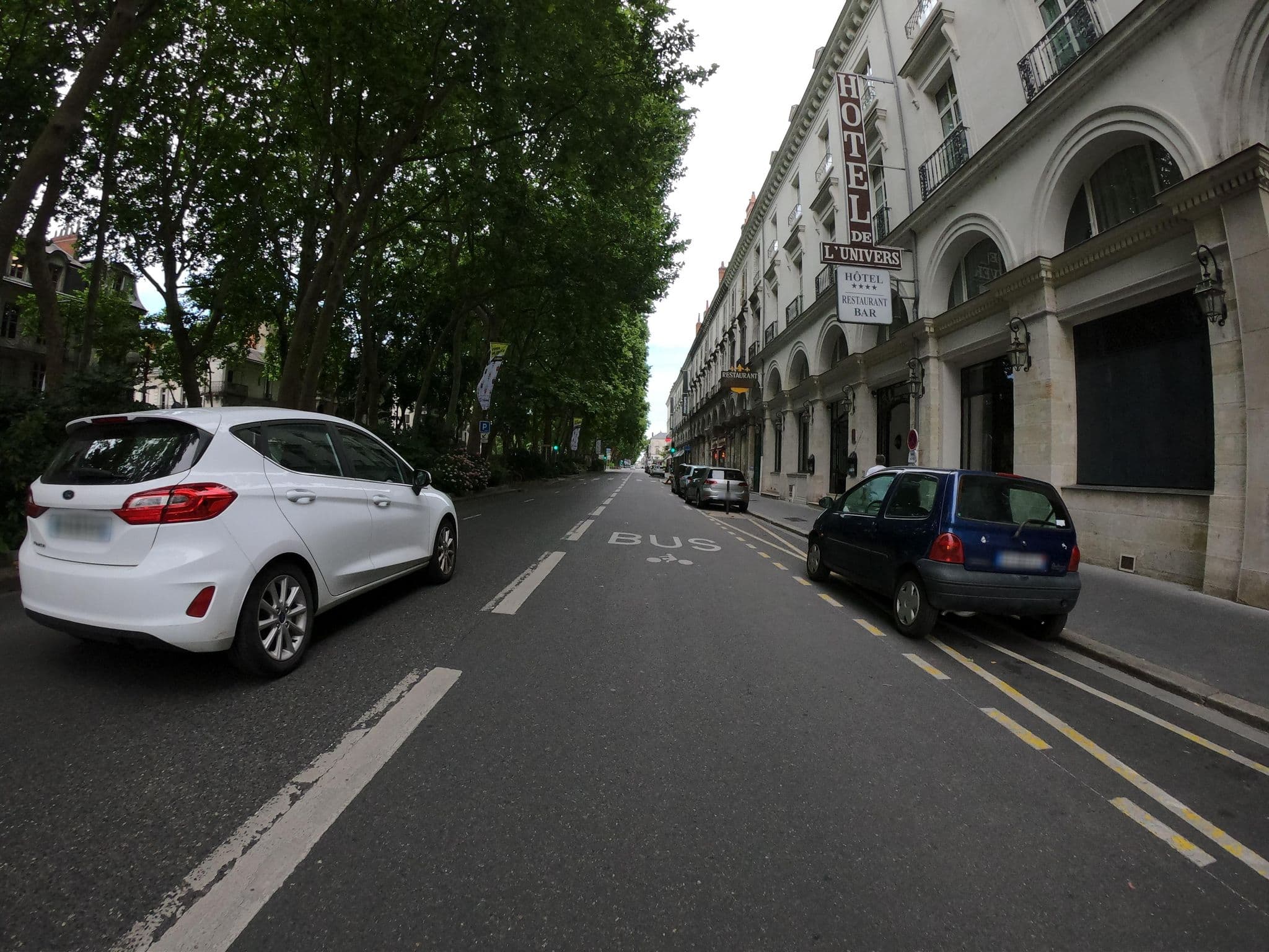 Street view near Oceania l'Univers Tours, Tours — © cartocite (CC BY-SA · Mapillary)