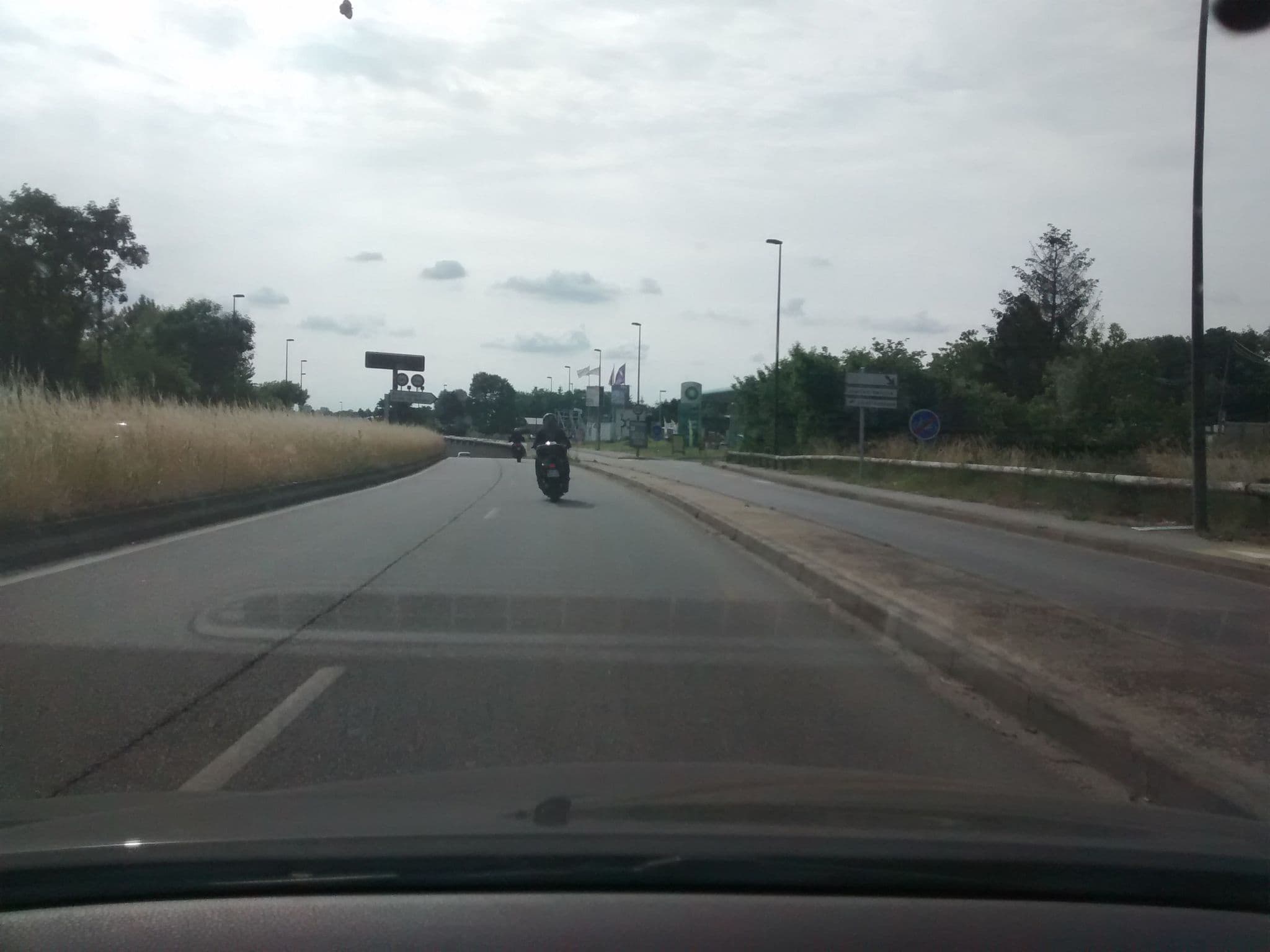 Street view near B&B HOTEL Versailles Rocquencourt, Rocquencourt — © mobip (CC BY-SA · Mapillary)