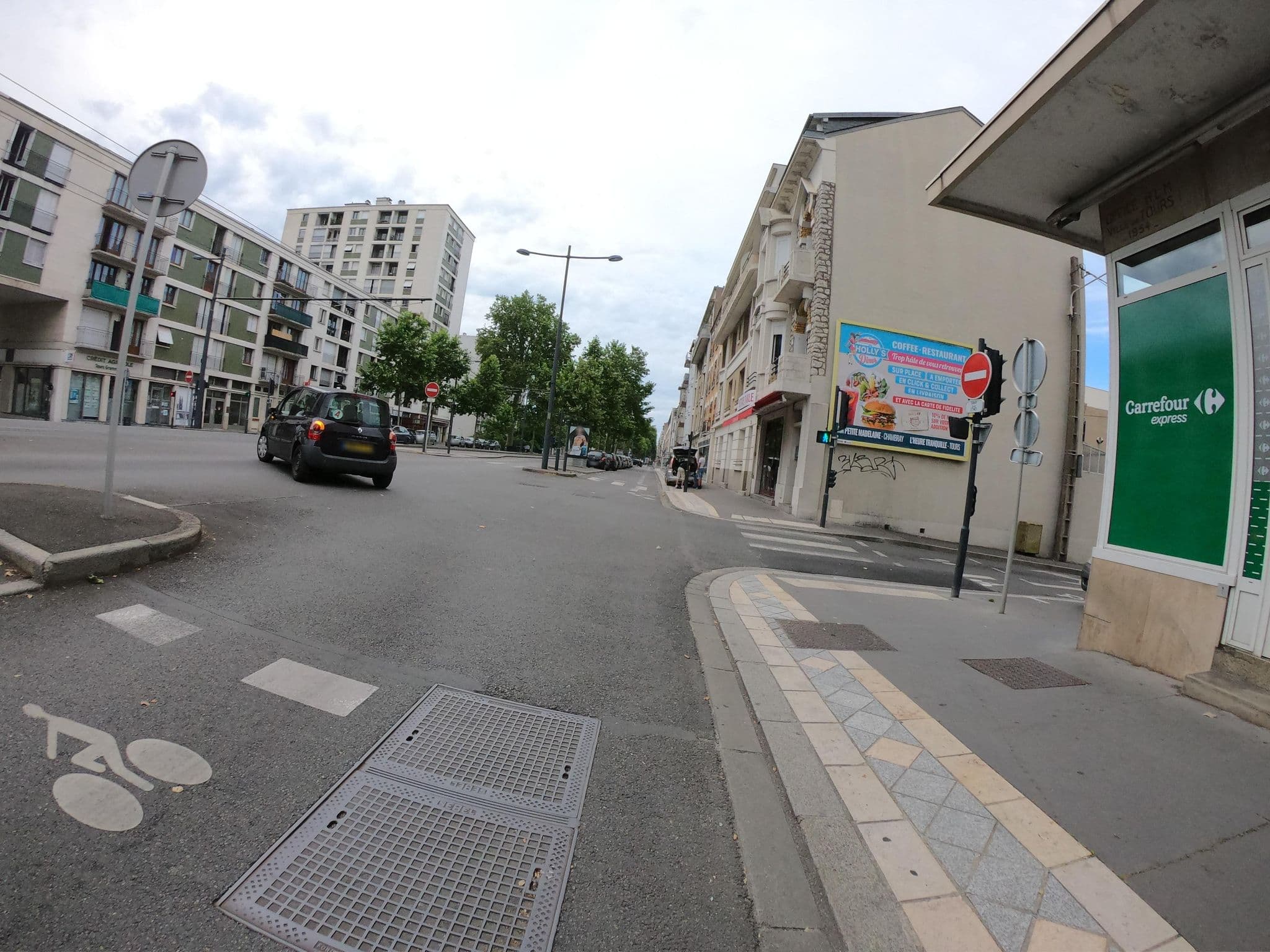 Street view near Alliance Trois Riviere Hotel Tours, Tours — © cartocite (CC BY-SA · Mapillary)