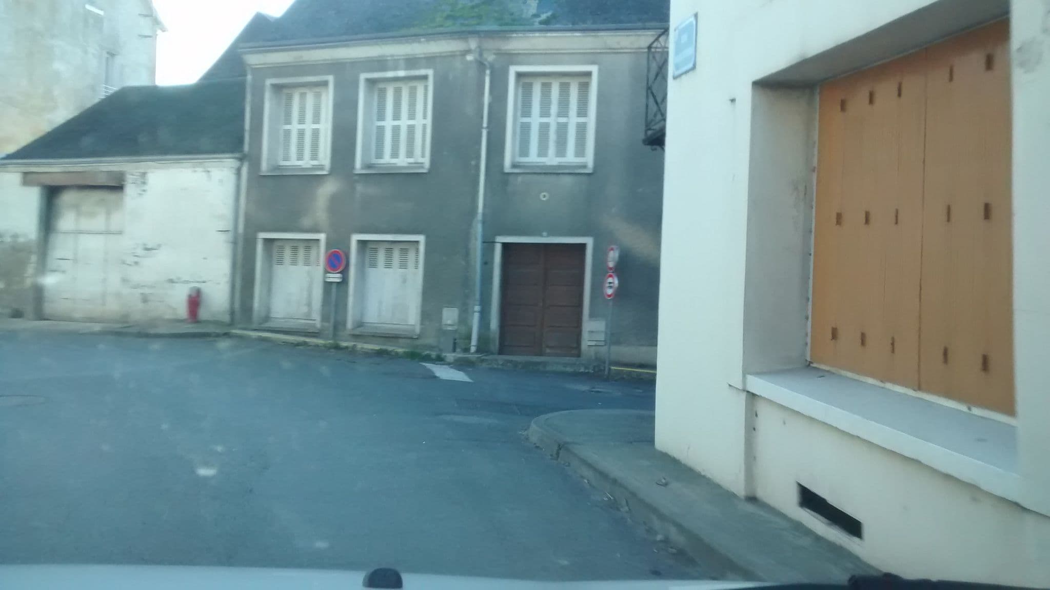 Street view near Les Destinées, Chinon — © mgageo (CC BY-SA · Mapillary)