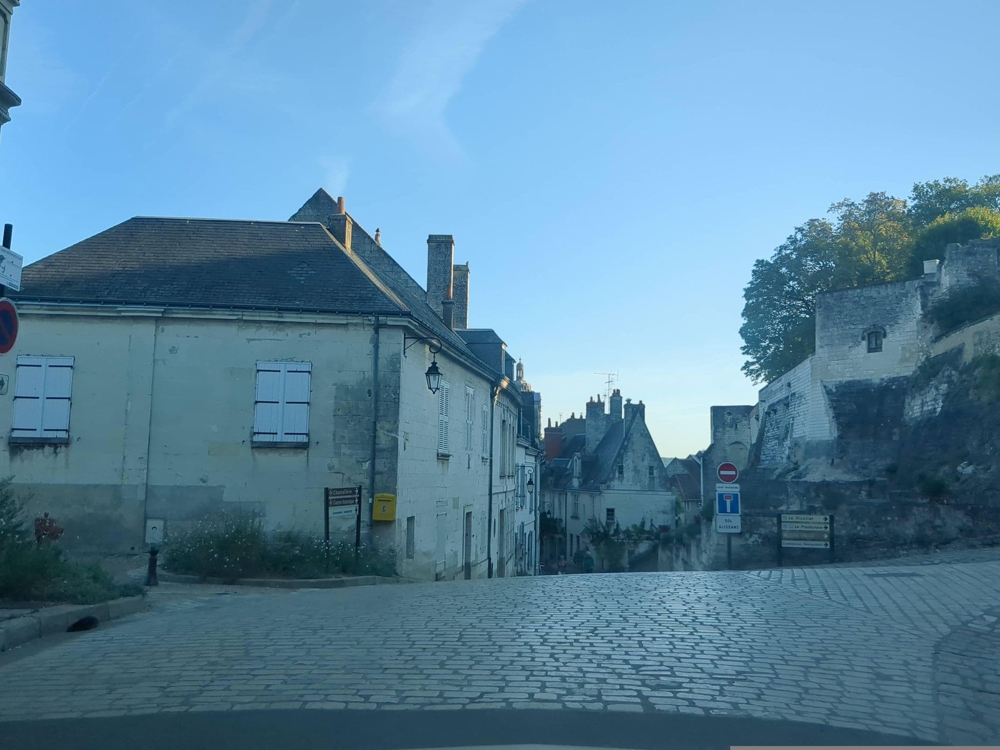 Street view near La Closerie Saint Jacques, Loches — © alixun (CC BY-SA · Mapillary)