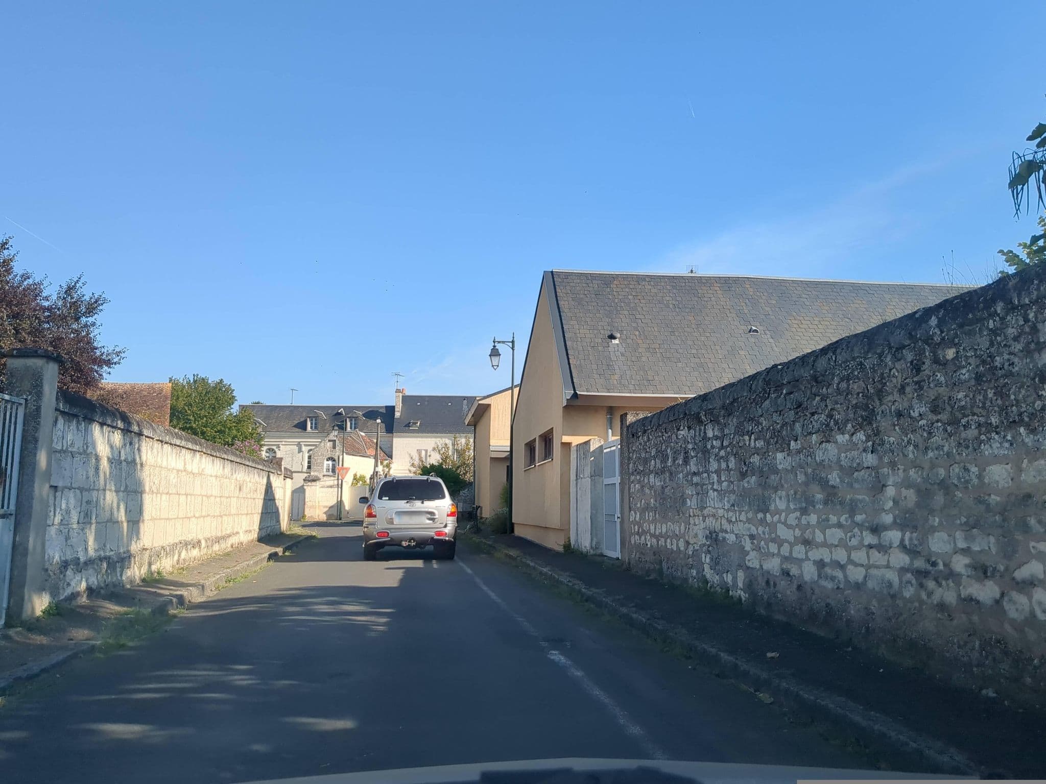 Street view near Le Presbytère de Beaulieu, Beaulieu-lès-Loches — © alixun (CC BY-SA · Mapillary)