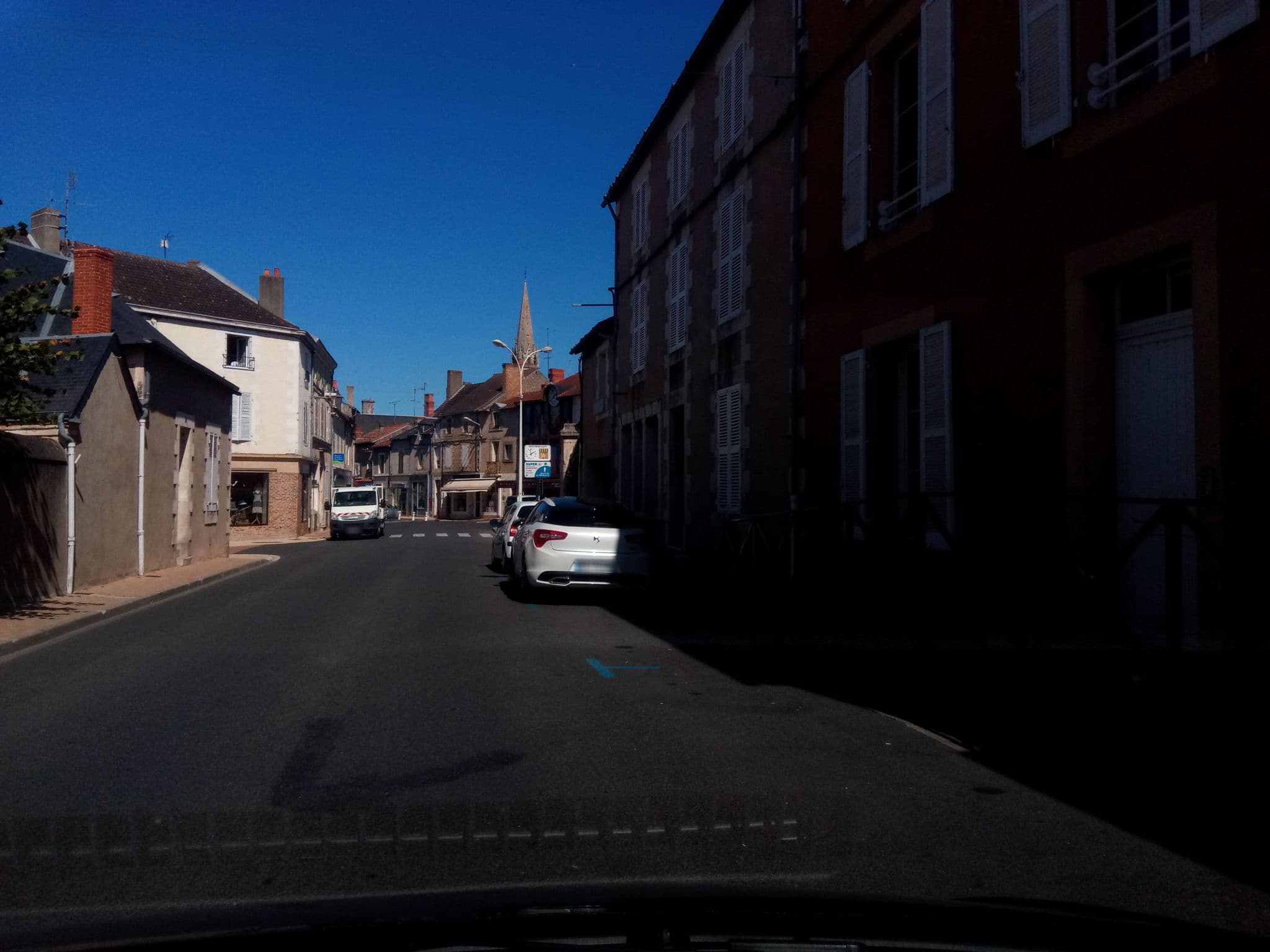 Street view near Logis Hôtel de France Rest. le Lucullus, Montmorillon — © victuallers (CC BY-SA · Mapillary)