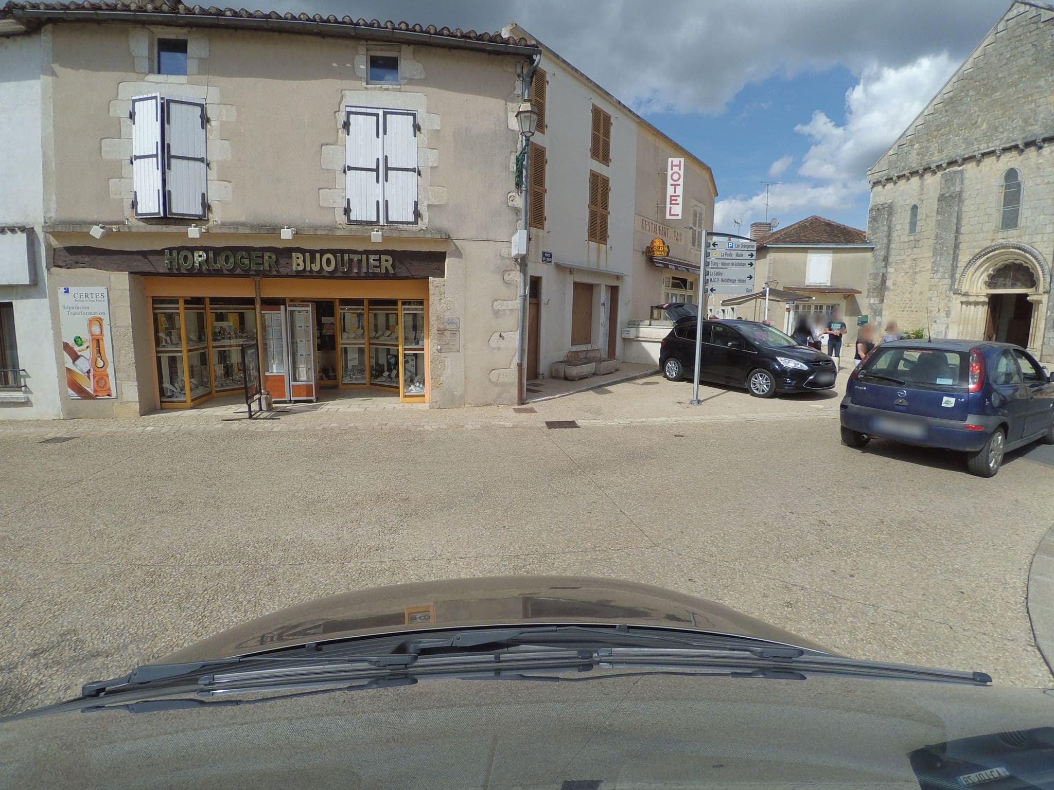 Street view near Hôtel Restaurant de la Paix, Lussac-les-Châteaux — © stephanep (CC BY-SA · Mapillary)