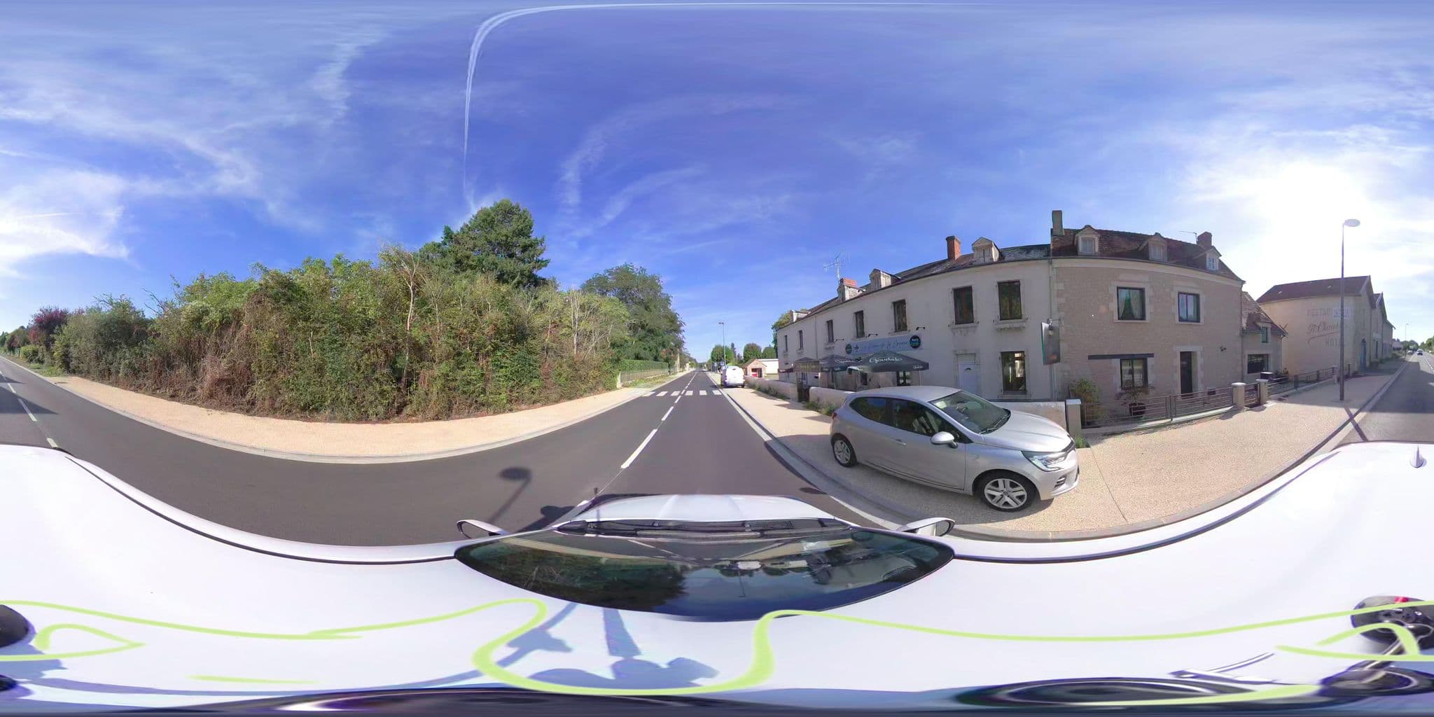 Street view near Hostellerie des Rives de la Creuse, Saint-Gaultier — © atchisson (CC BY-SA · Mapillary)