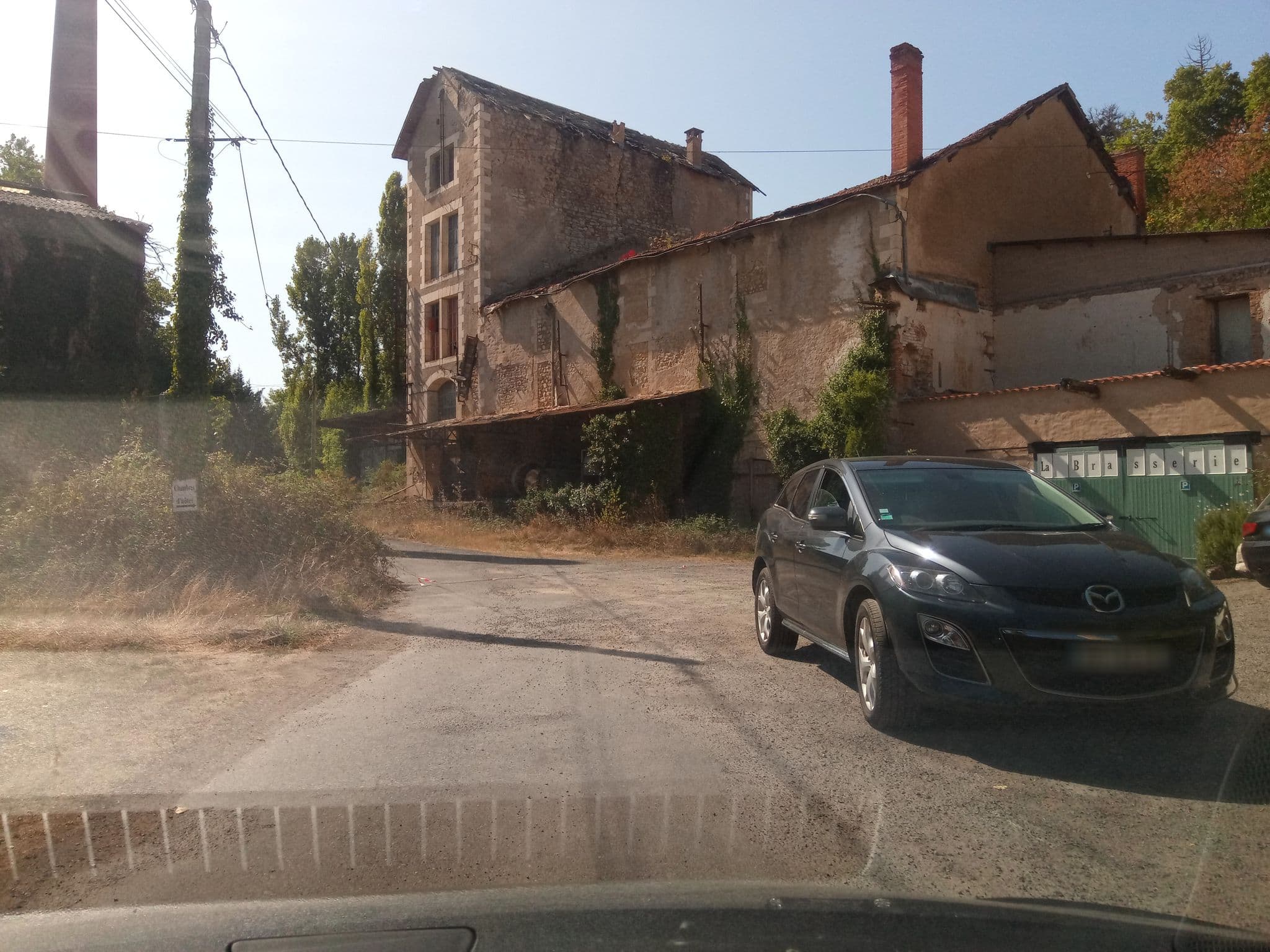 Street view near Gite la Brasserie, Montmorillon — © victuallers (CC BY-SA · Mapillary)