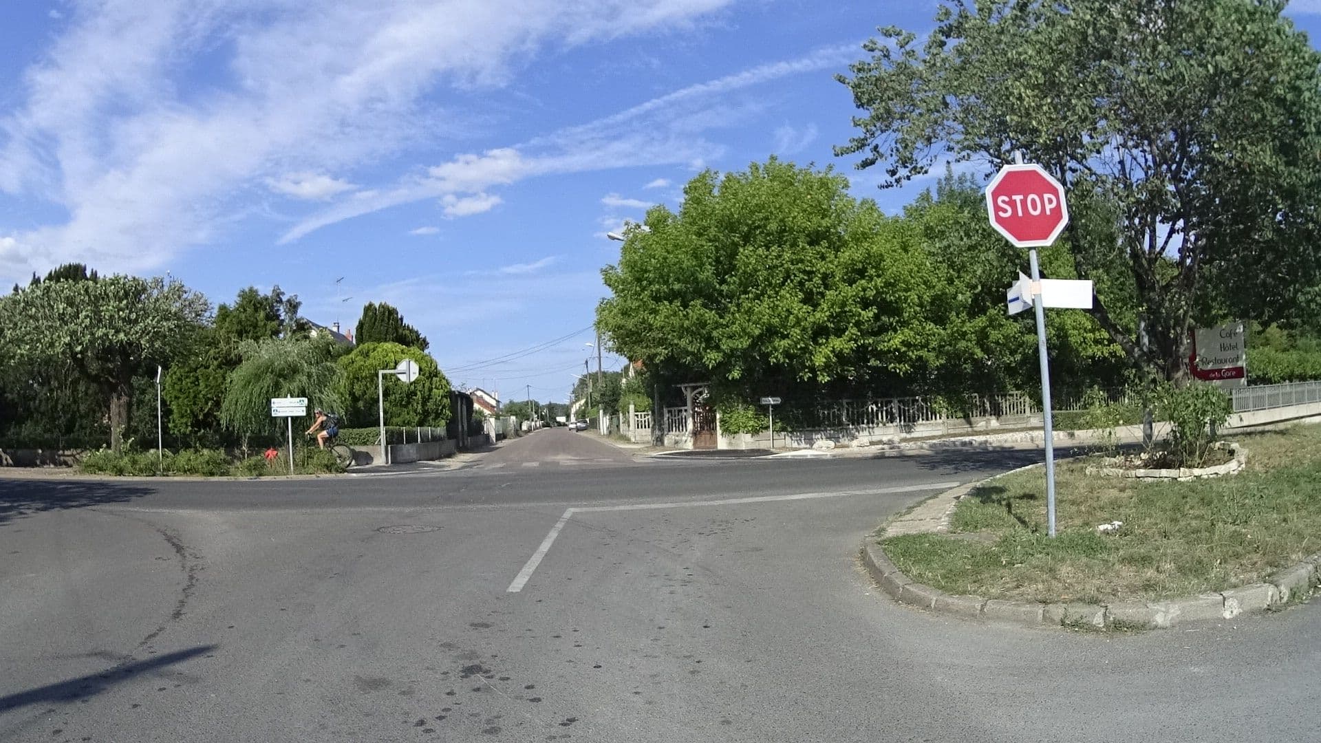 Street view near Hôtel de l'Avenue, Onzain — © ramap (CC BY-SA · Mapillary)