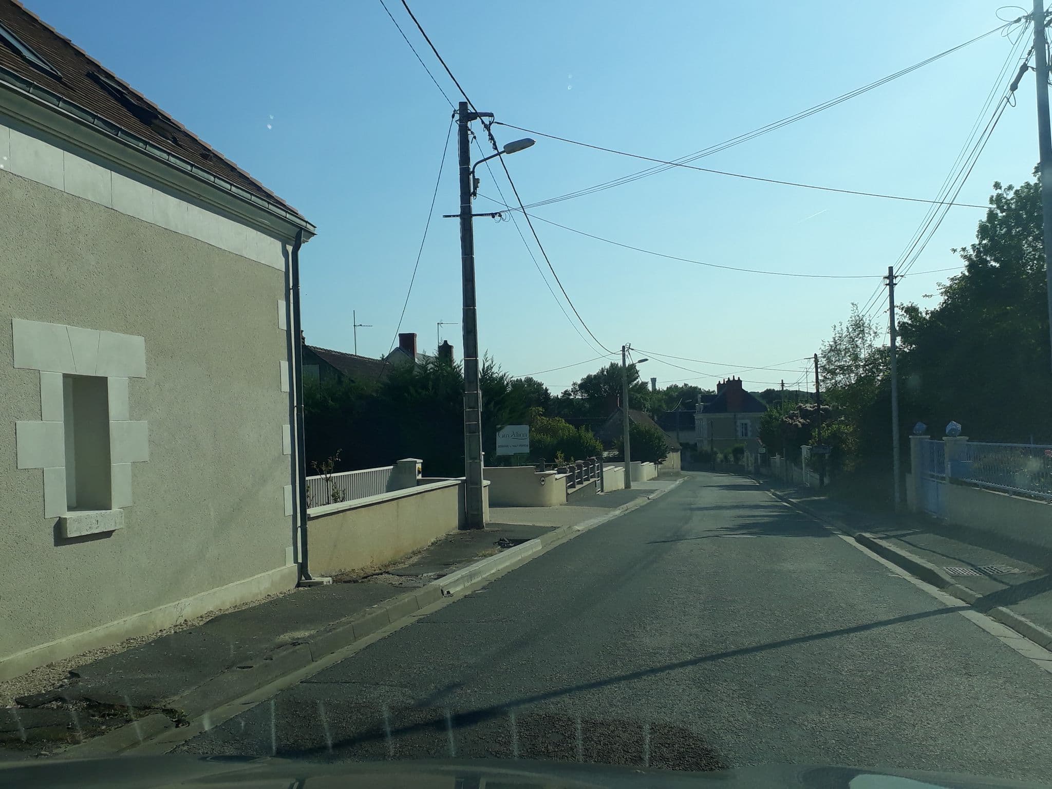 Street view near Gite du Domaine du Haut Perron, Thésée — © df45 (CC BY-SA · Mapillary)