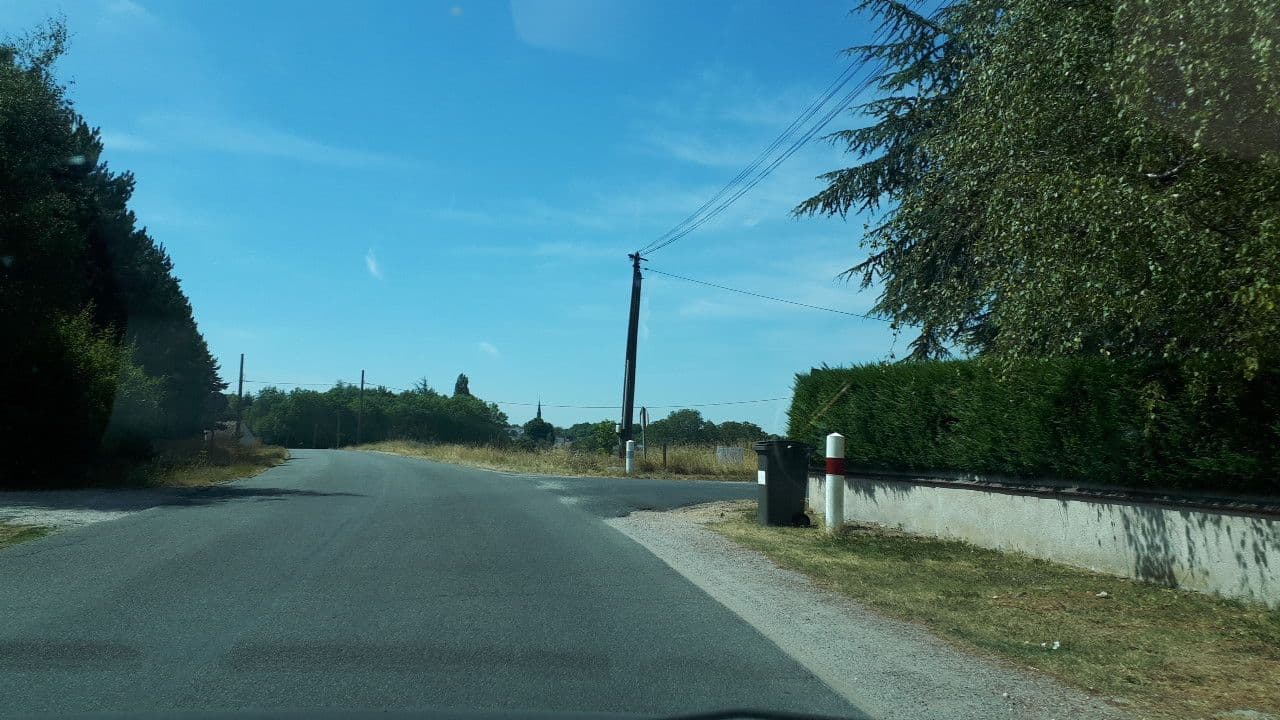 Street view near Le Cedre, Chitenay — © lluc (CC BY-SA · Mapillary)