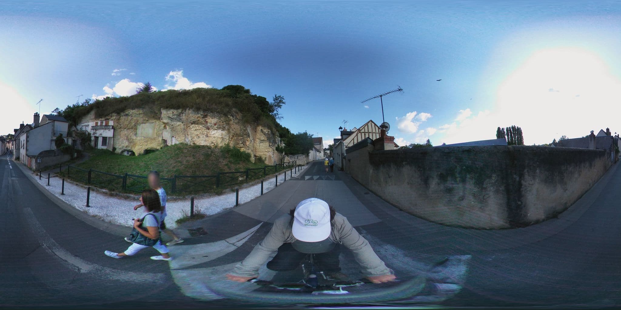 Street view near La Petite Lucette, Amboise — © geovelo (CC BY-SA · Mapillary)