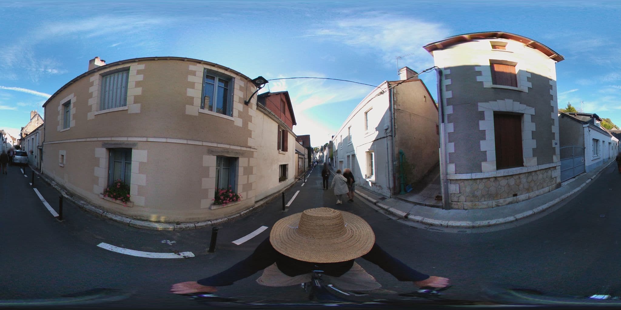 Street view near O87 Chambre Dhote, Amboise — © geovelo (CC BY-SA · Mapillary)