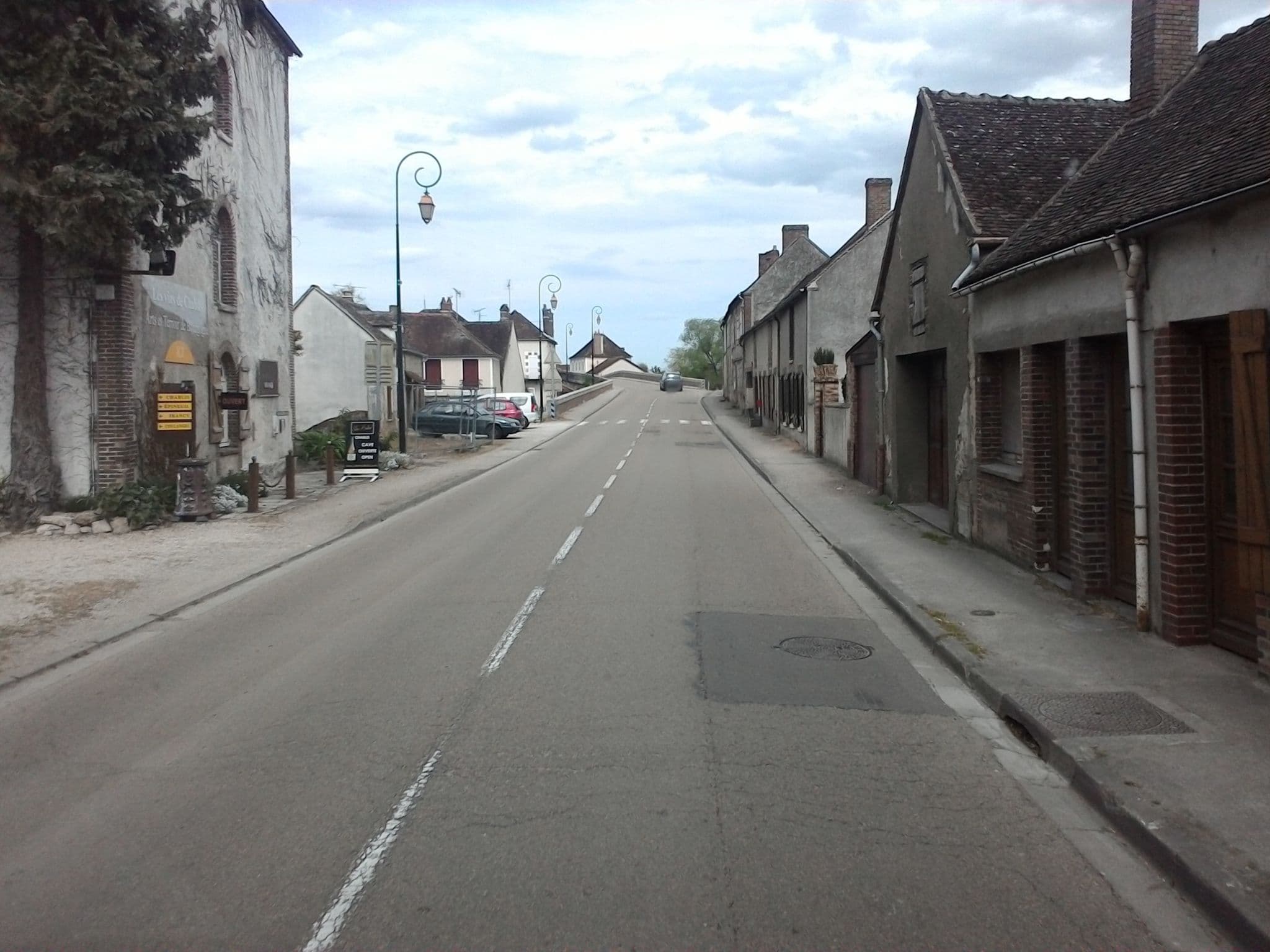 Street view near Au Moulin, Ligny-le-Châtel — © mprins (CC BY-SA · Mapillary)