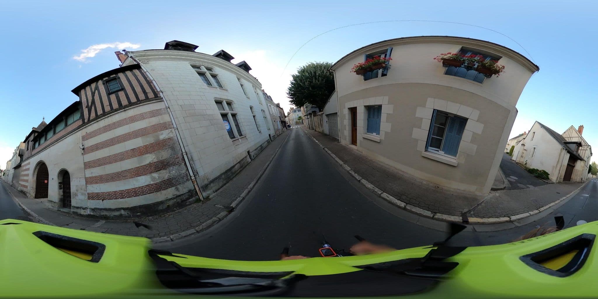 Street view near Villa Roma, Amboise — © velocamion (CC BY-SA · Mapillary)