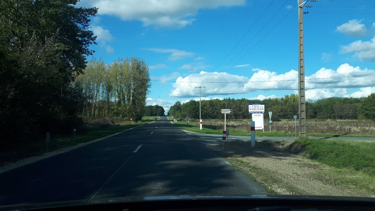Street view near Le Pre Karvain, Saint-Romain-sur-Cher — © lluc (CC BY-SA · Mapillary)