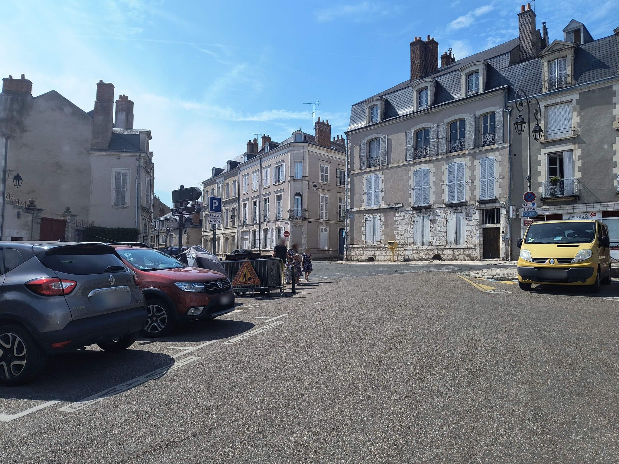Street view near Maison des Acrobates, Blois — © mapeadora (CC BY-SA · Mapillary)