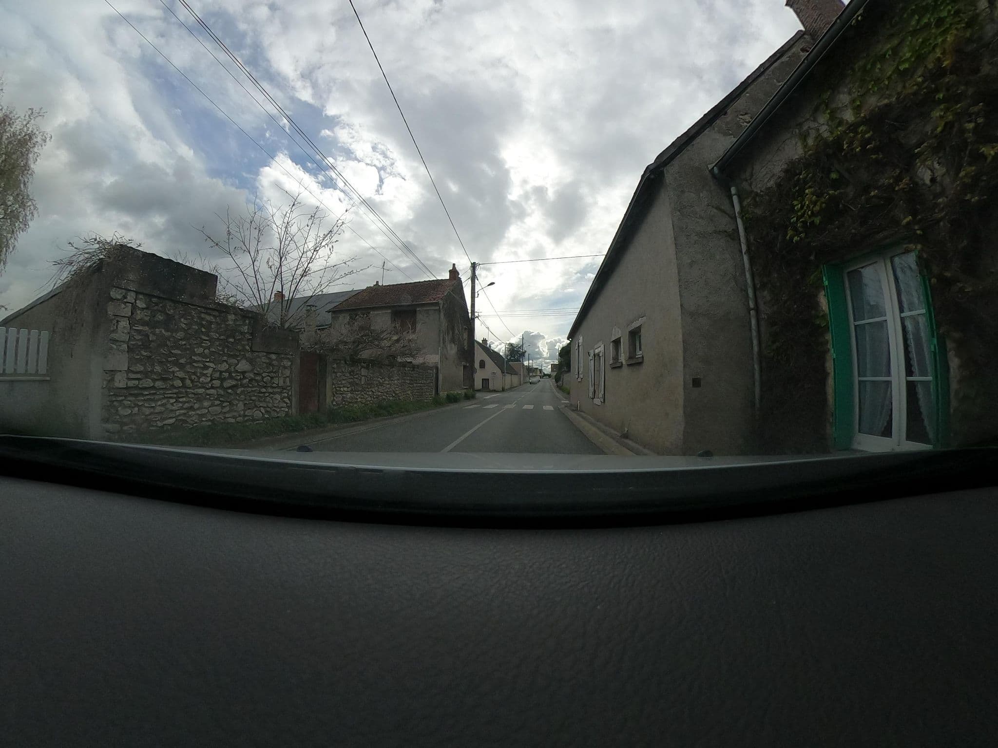 Street view near Le Clos Fleuri, Vineuil — © Wodner (CC BY-SA · Mapillary)