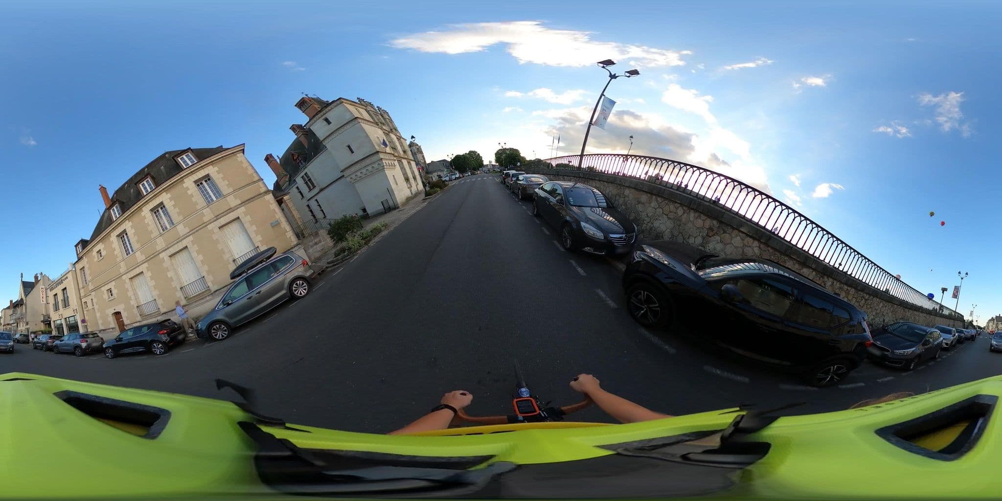 Street view near Hotel Belle Vue ***, Amboise — © velocamion (CC BY-SA · Mapillary)