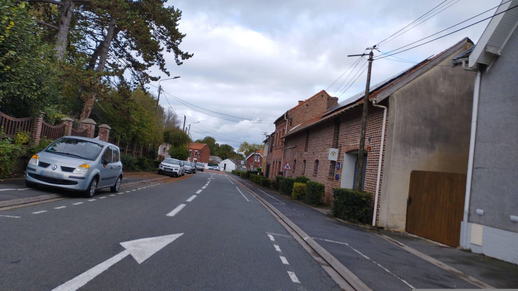Street view near La Cabane de Lena, Rouvroy — © kritic (CC BY-SA · Mapillary)